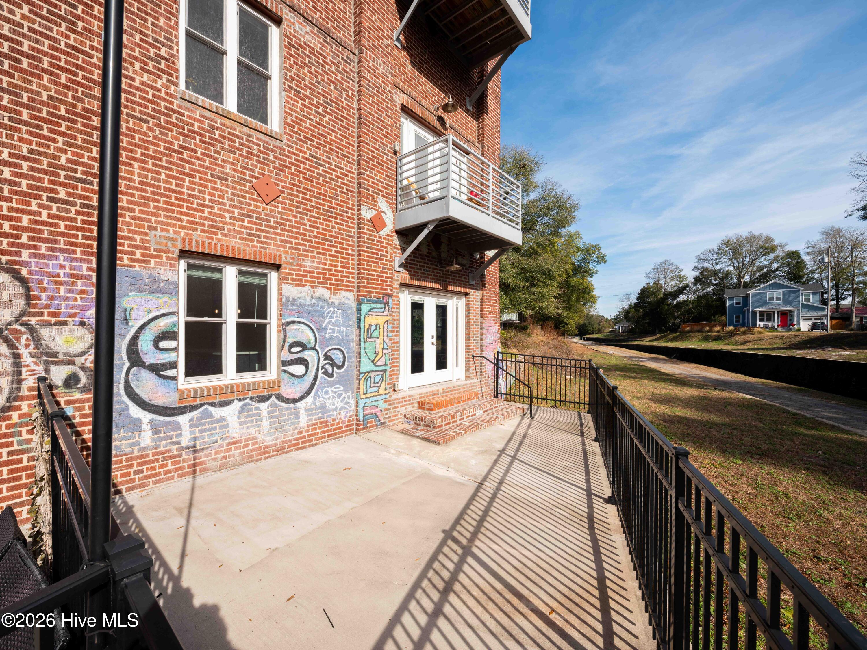 100549852 | Photo 31