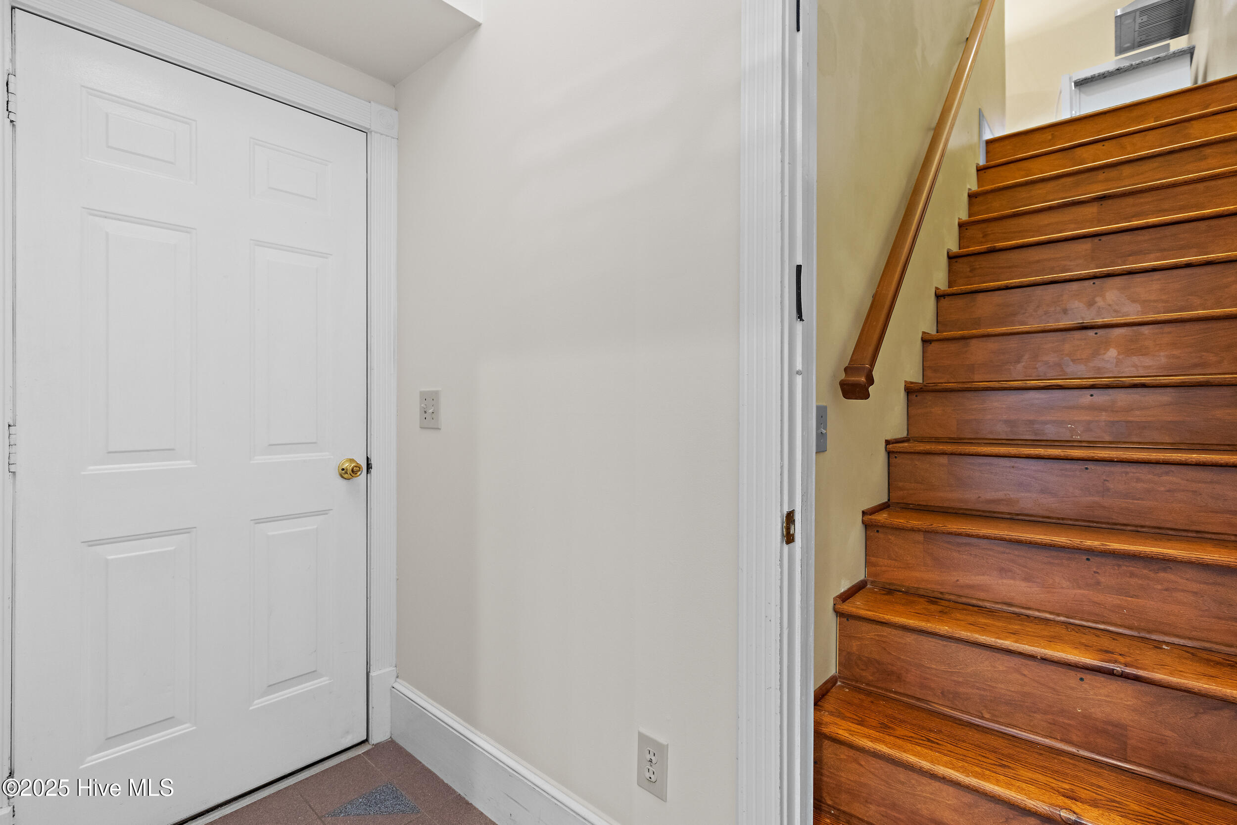 100531940 | Photo 48