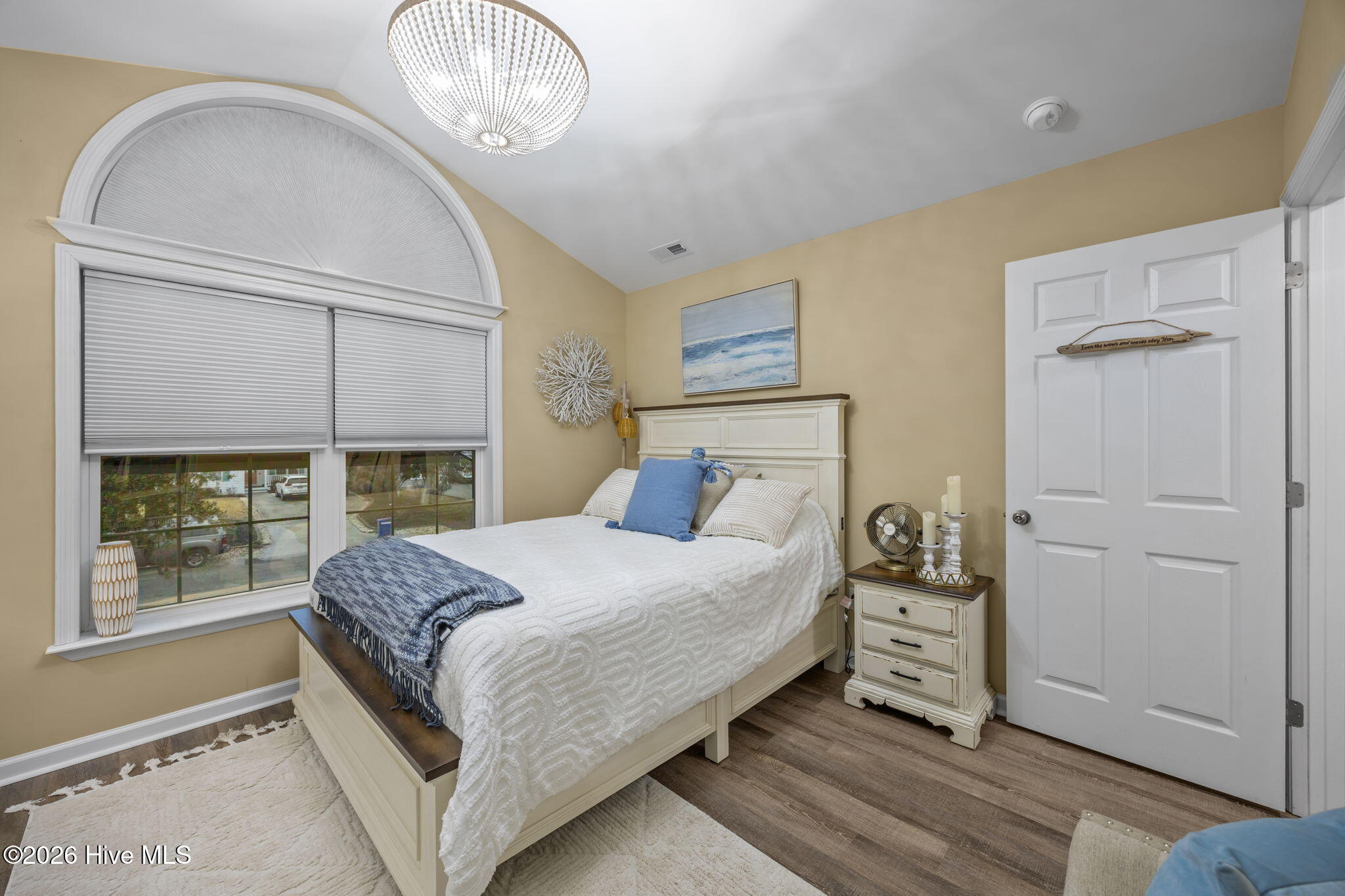 100553265 | Photo 30