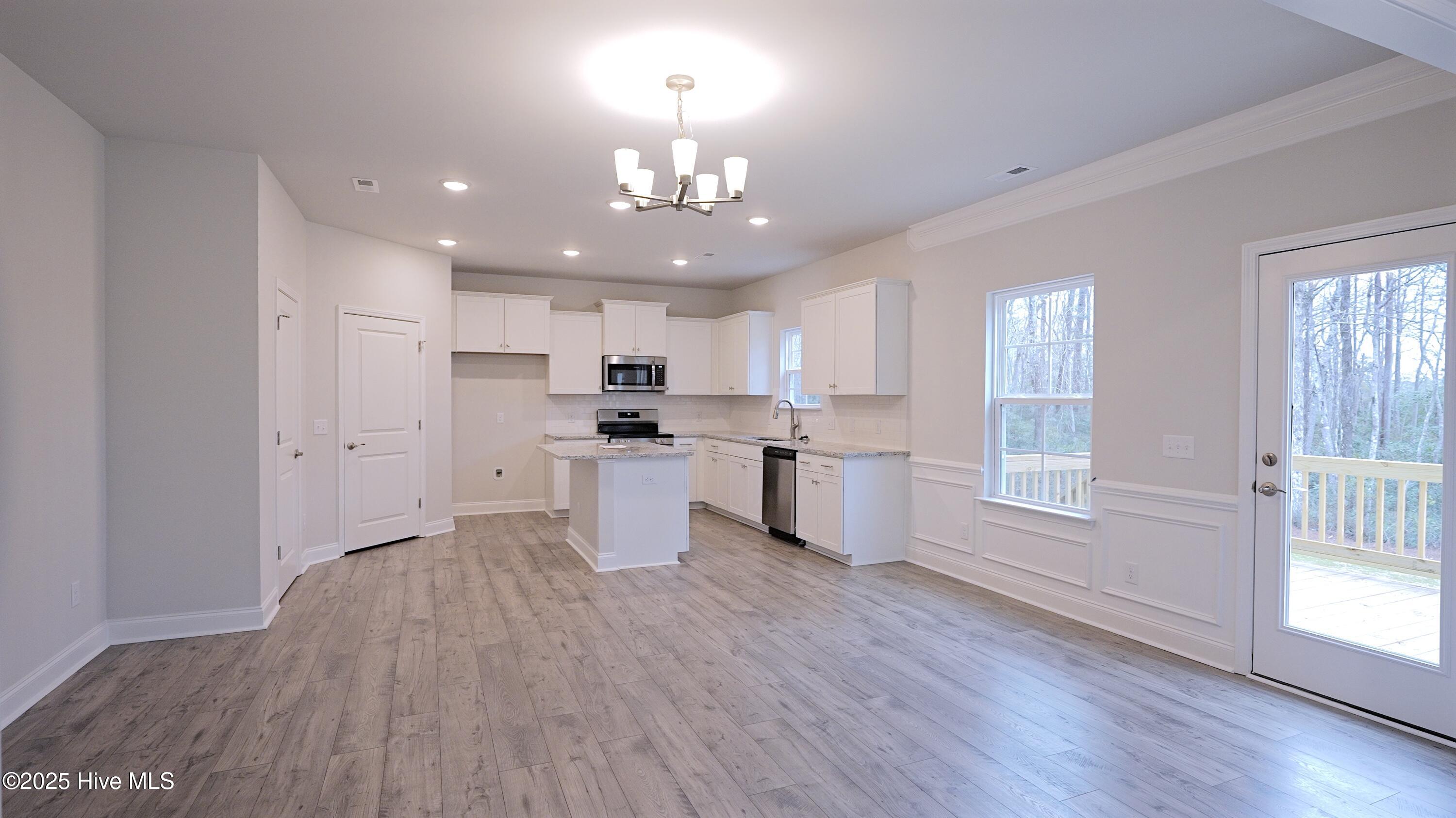 100536920 | Photo 11