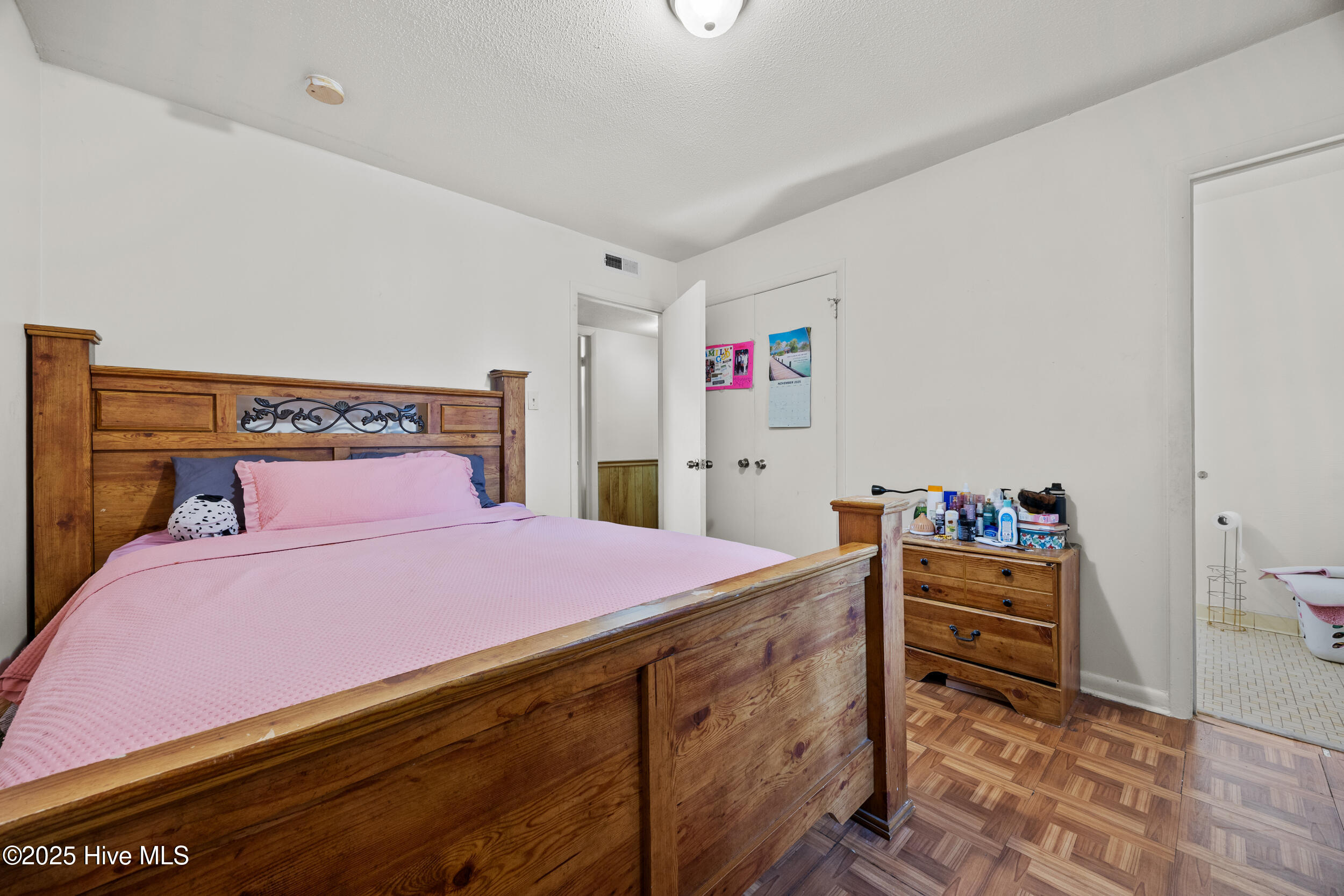 100541005 | Photo 24