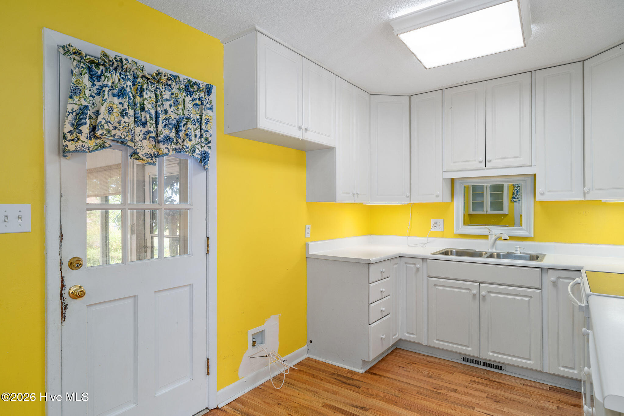 100568414 | Photo 14