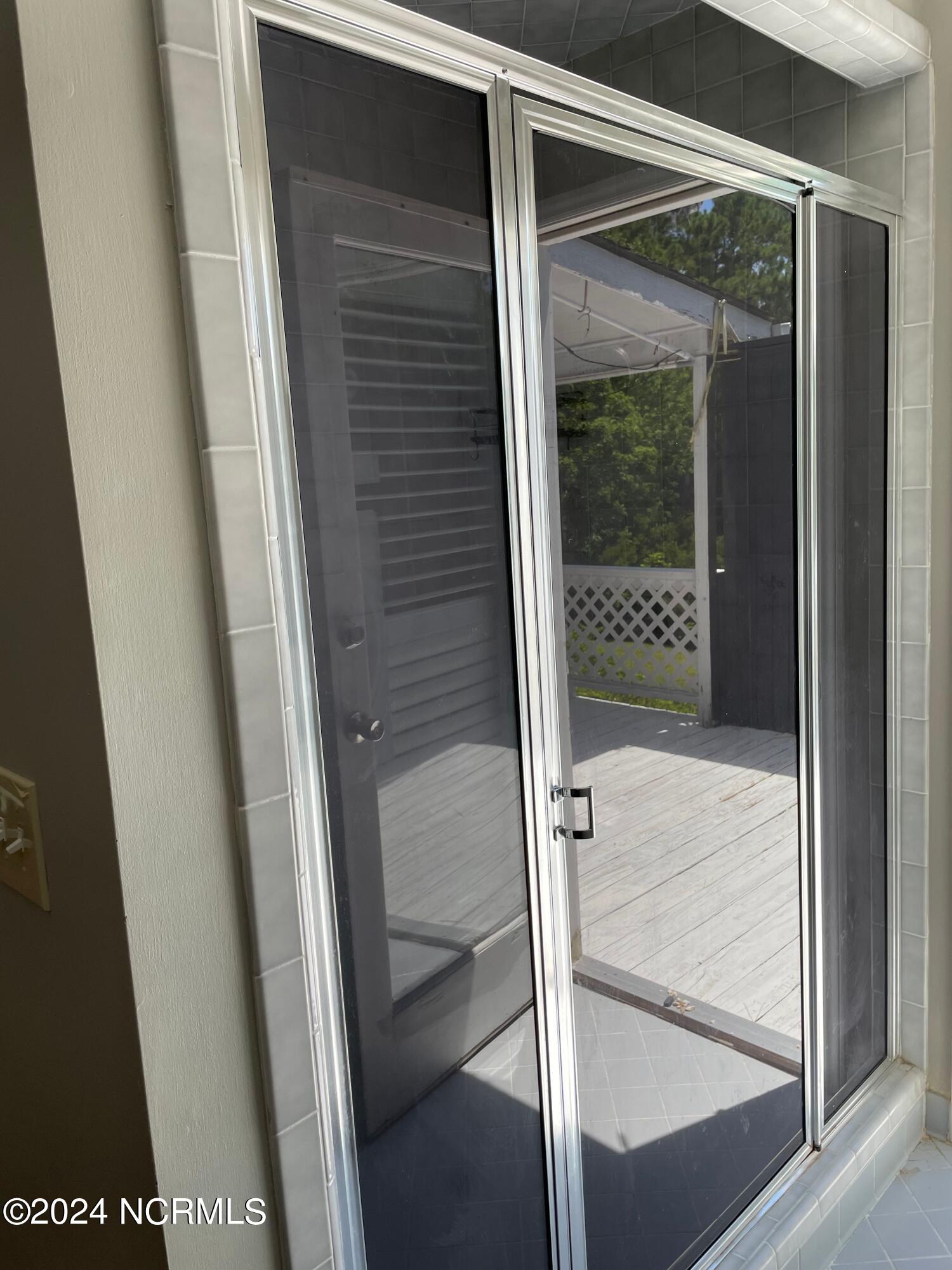 100560812 | Photo 21