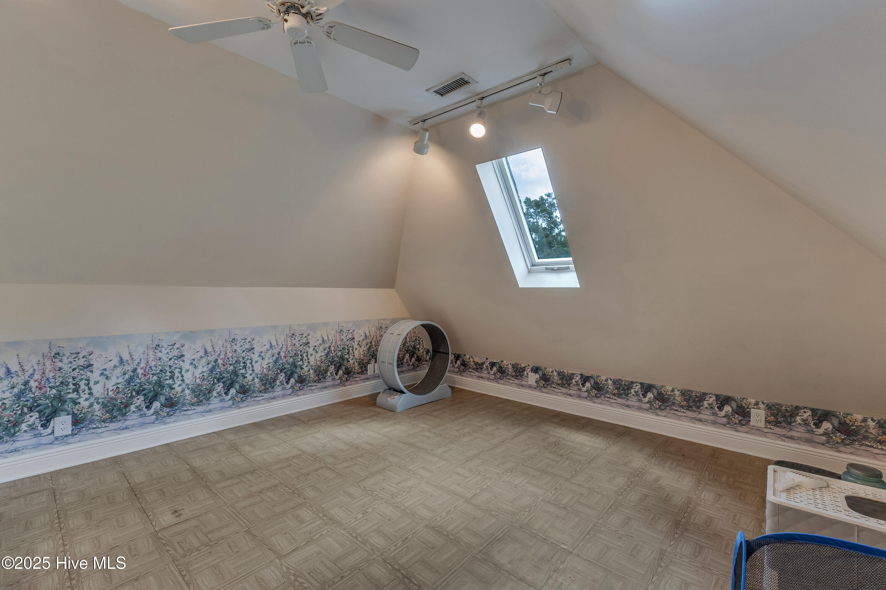 100562127 | Photo 38