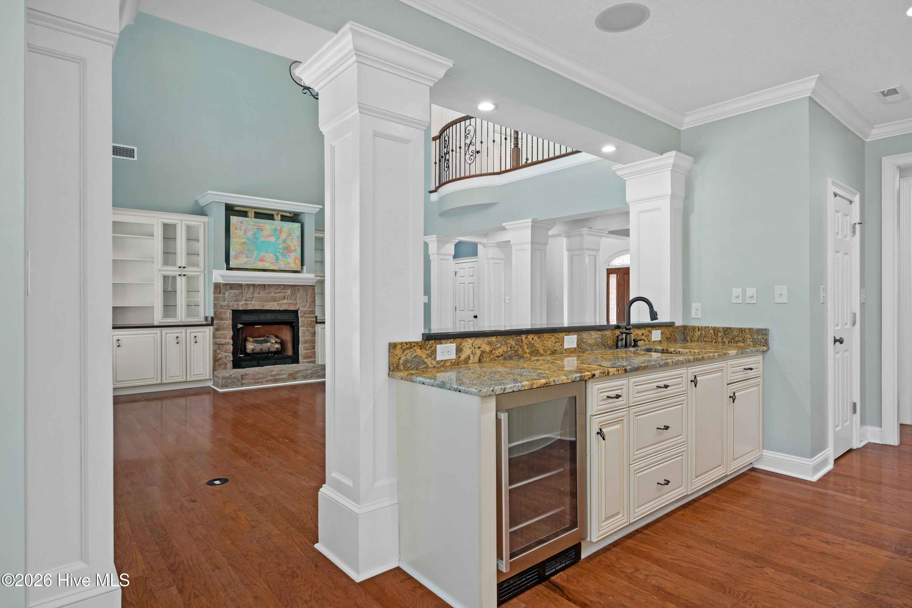 100565289 | Photo 25