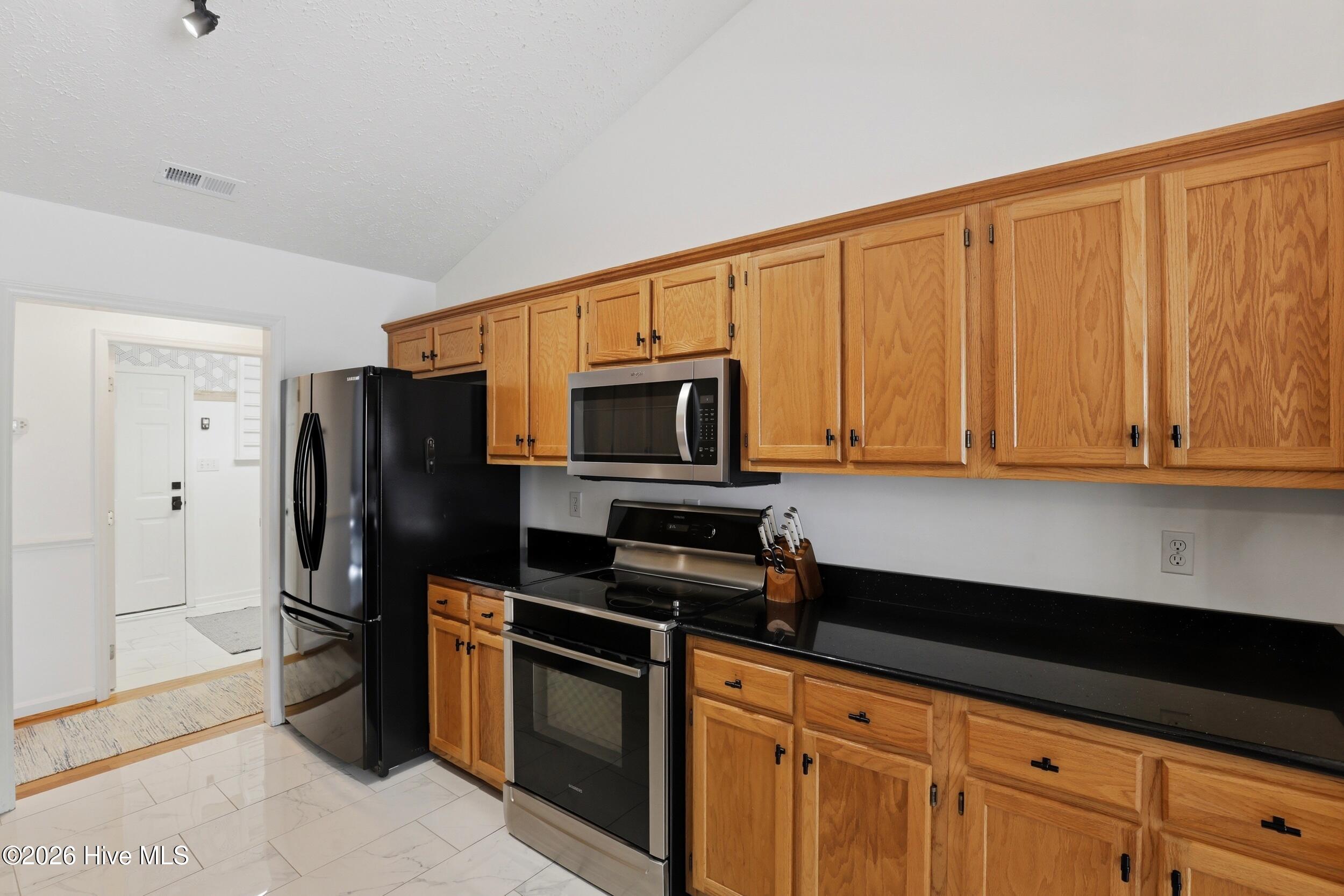 100563853 | Photo 12