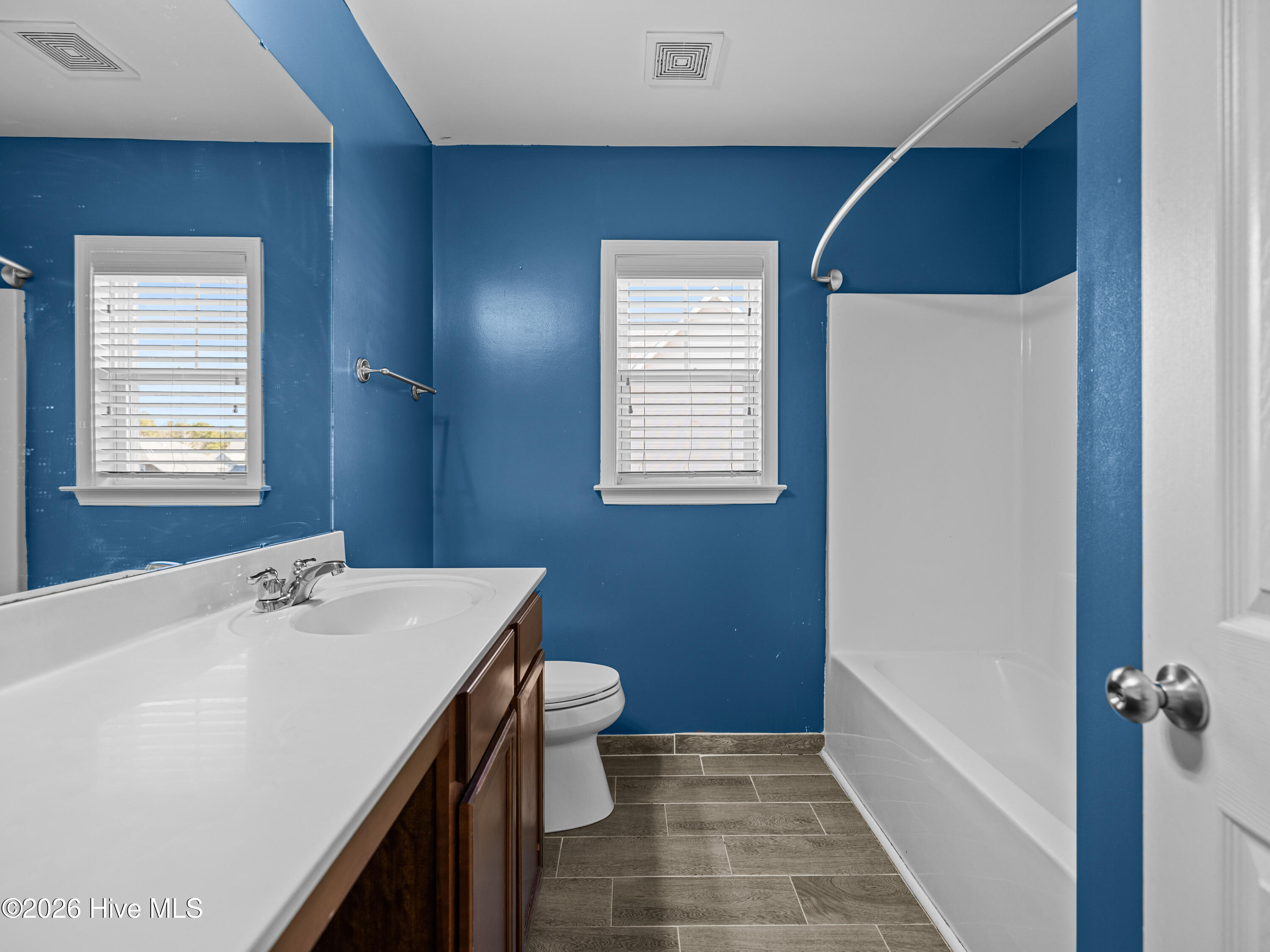 100553389 | Photo 47