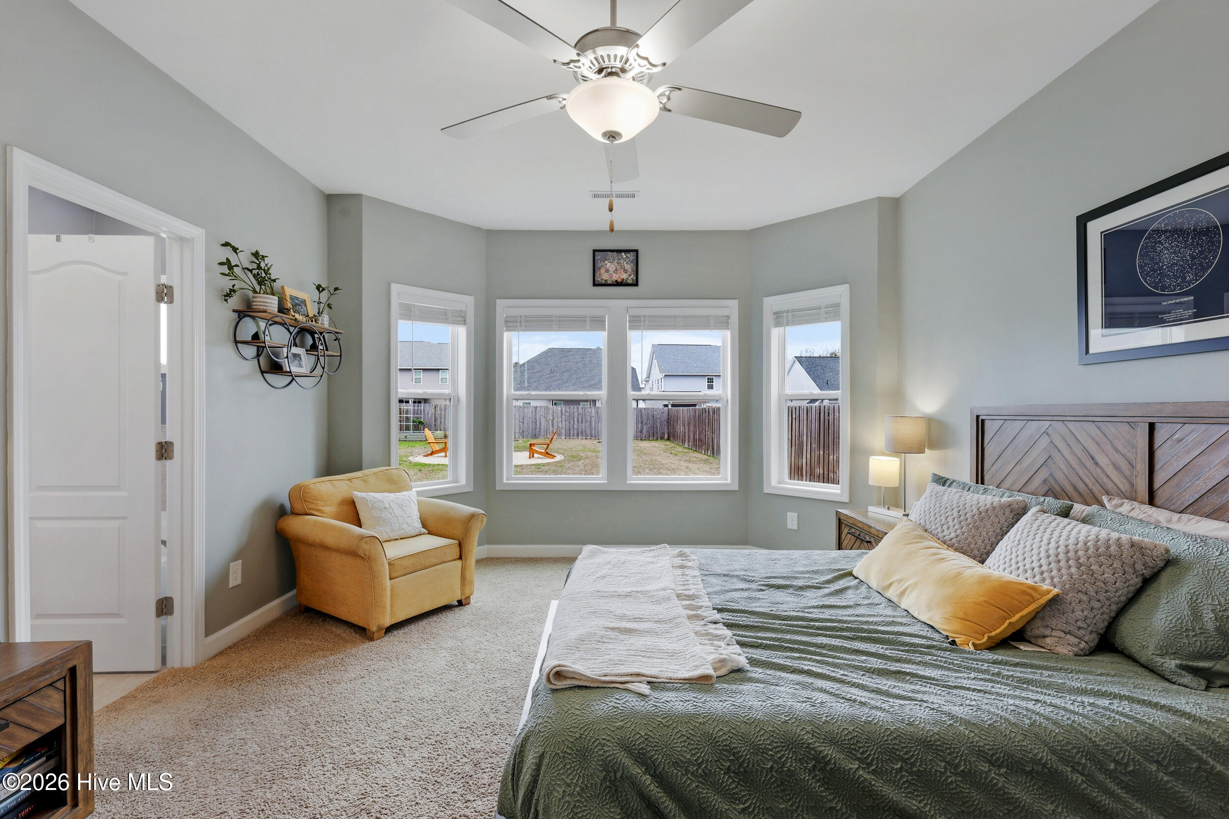 100565855 | Photo 24