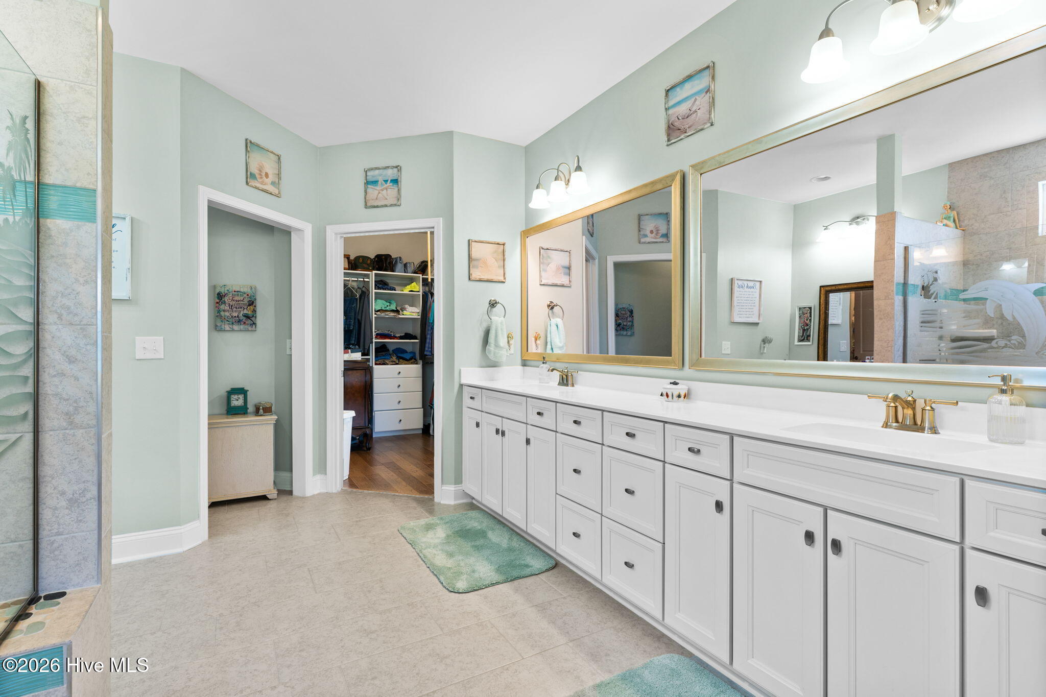 100560467 | Photo 30