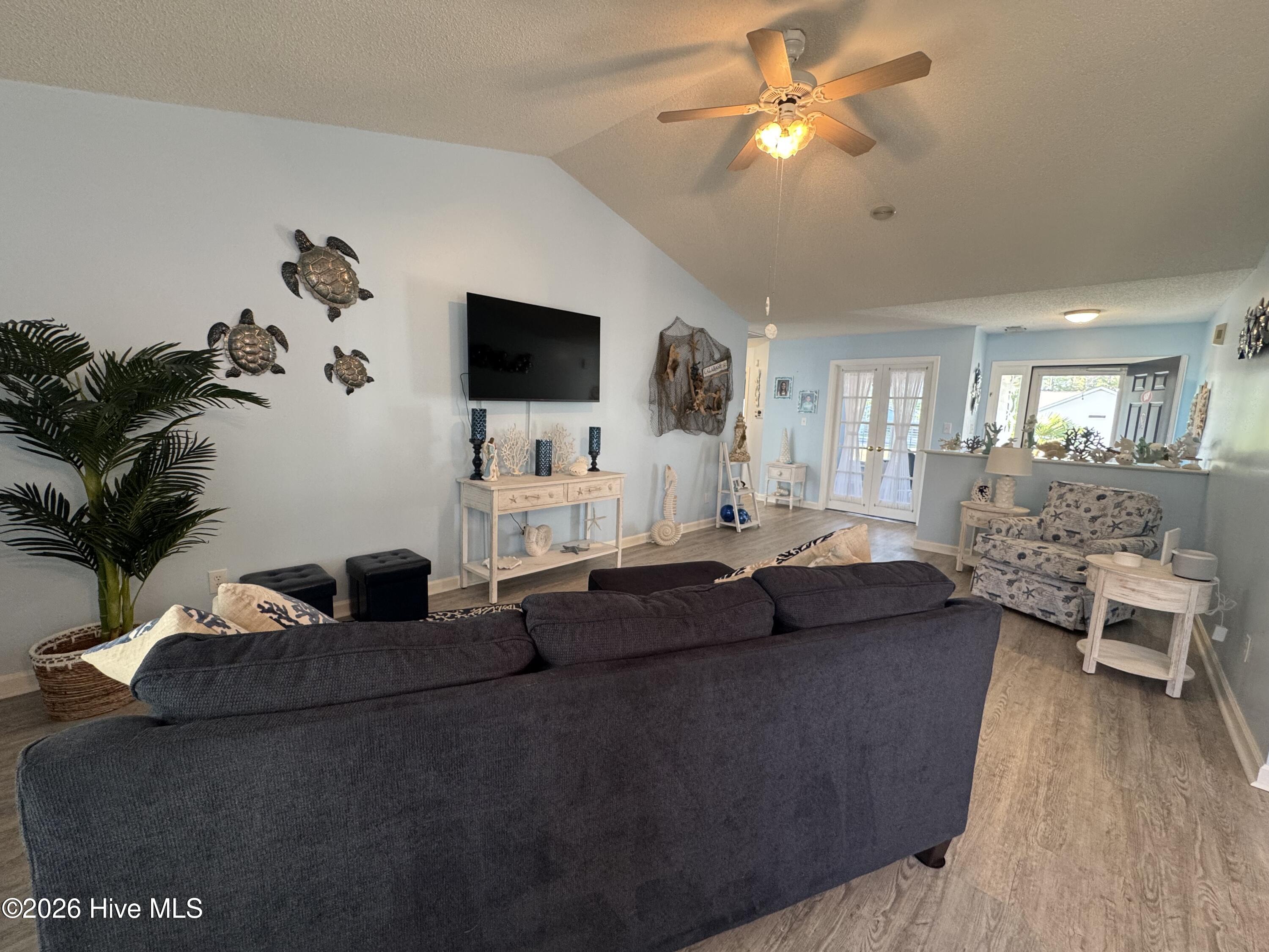 100563422 | Photo 14