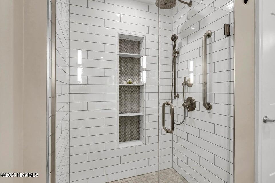 100526322 | Photo 18