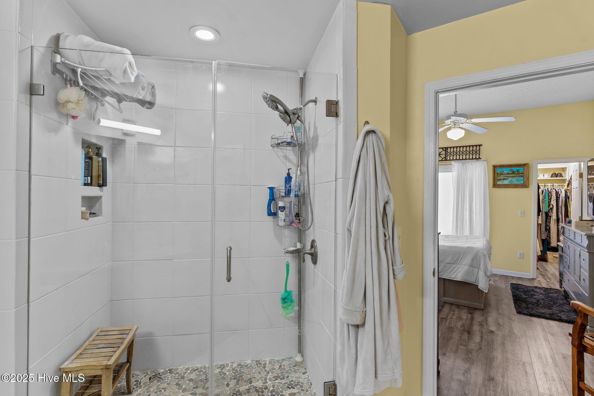 100543874 | Photo 25