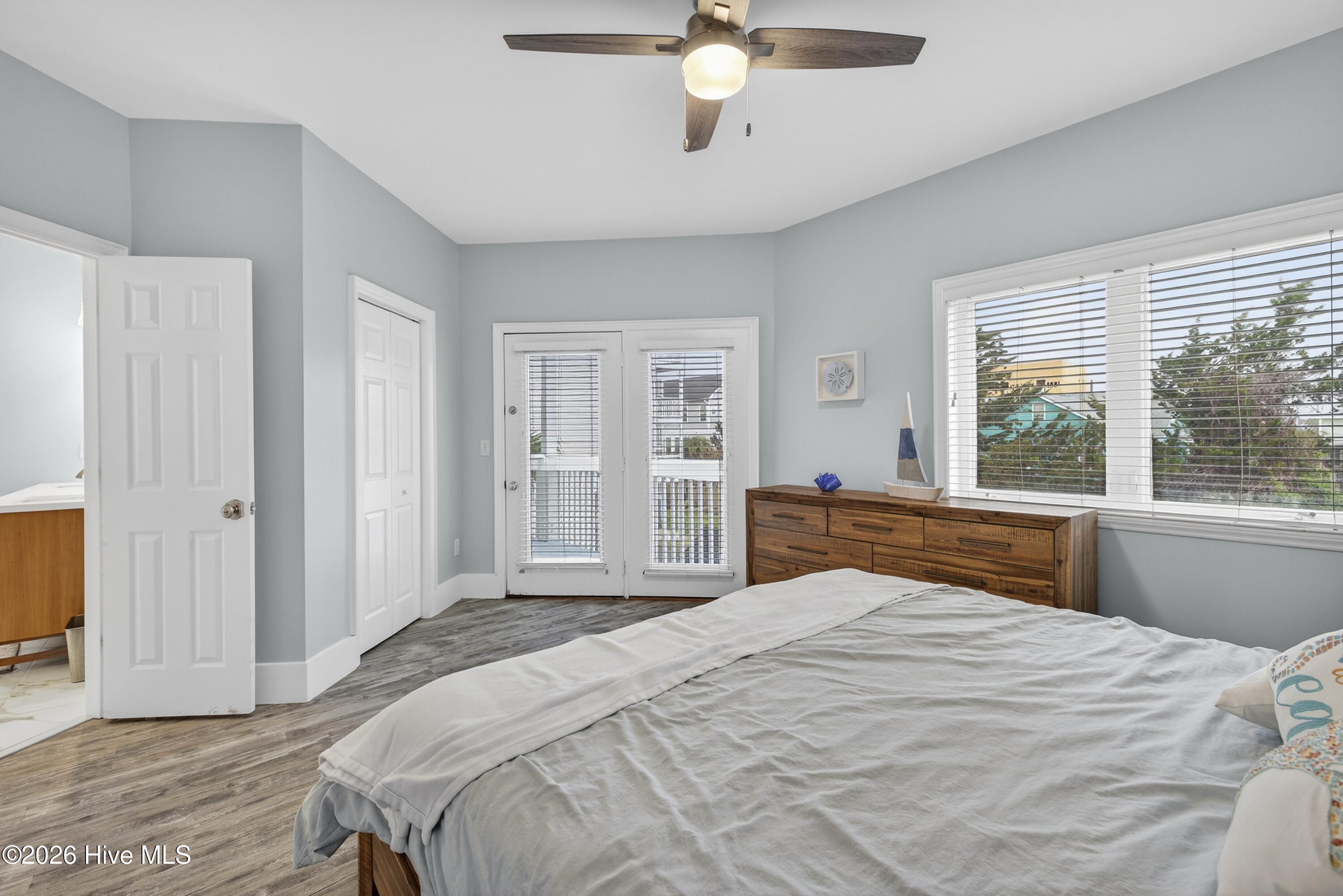 100561786 | Photo 48