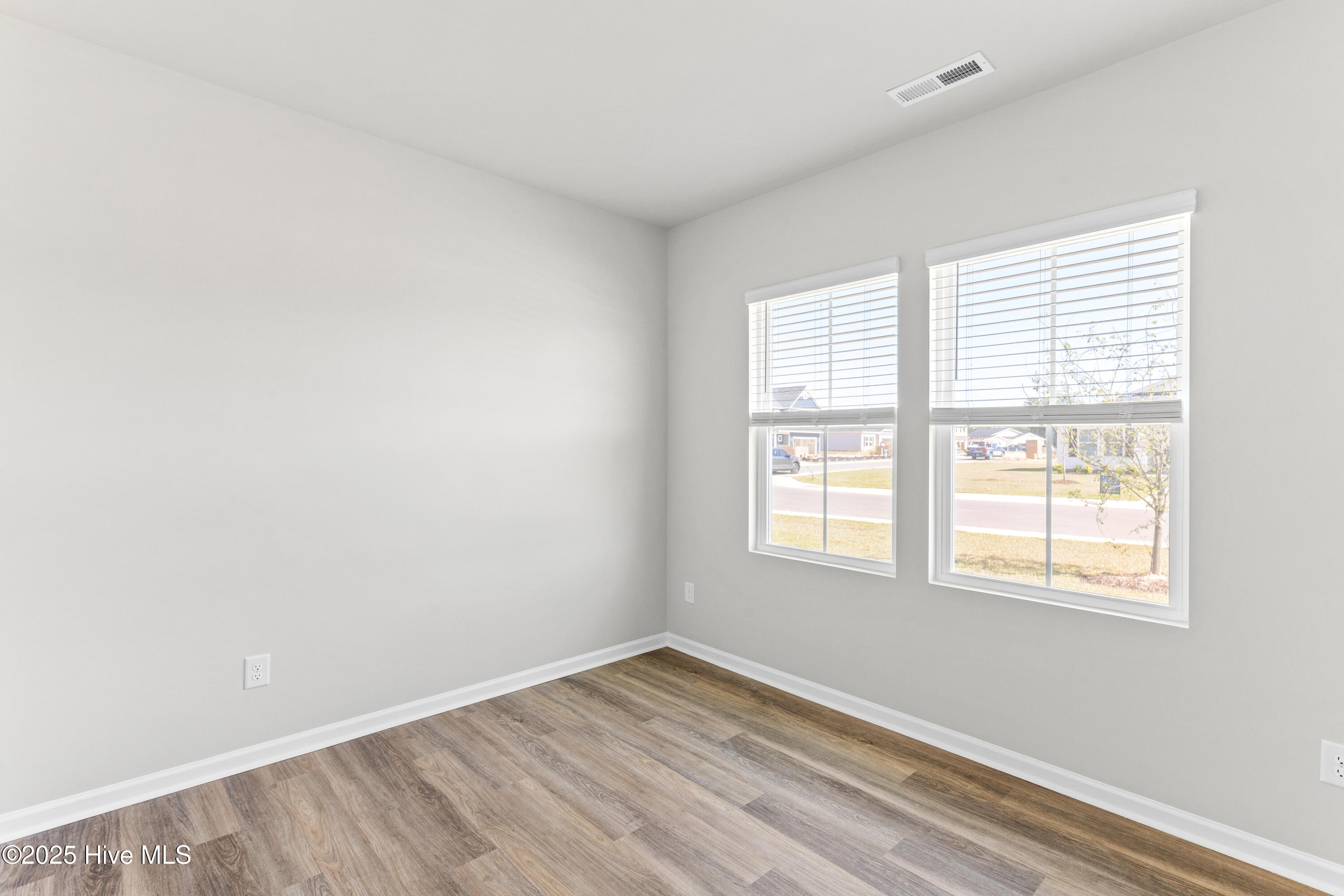 100515101 | Photo 13