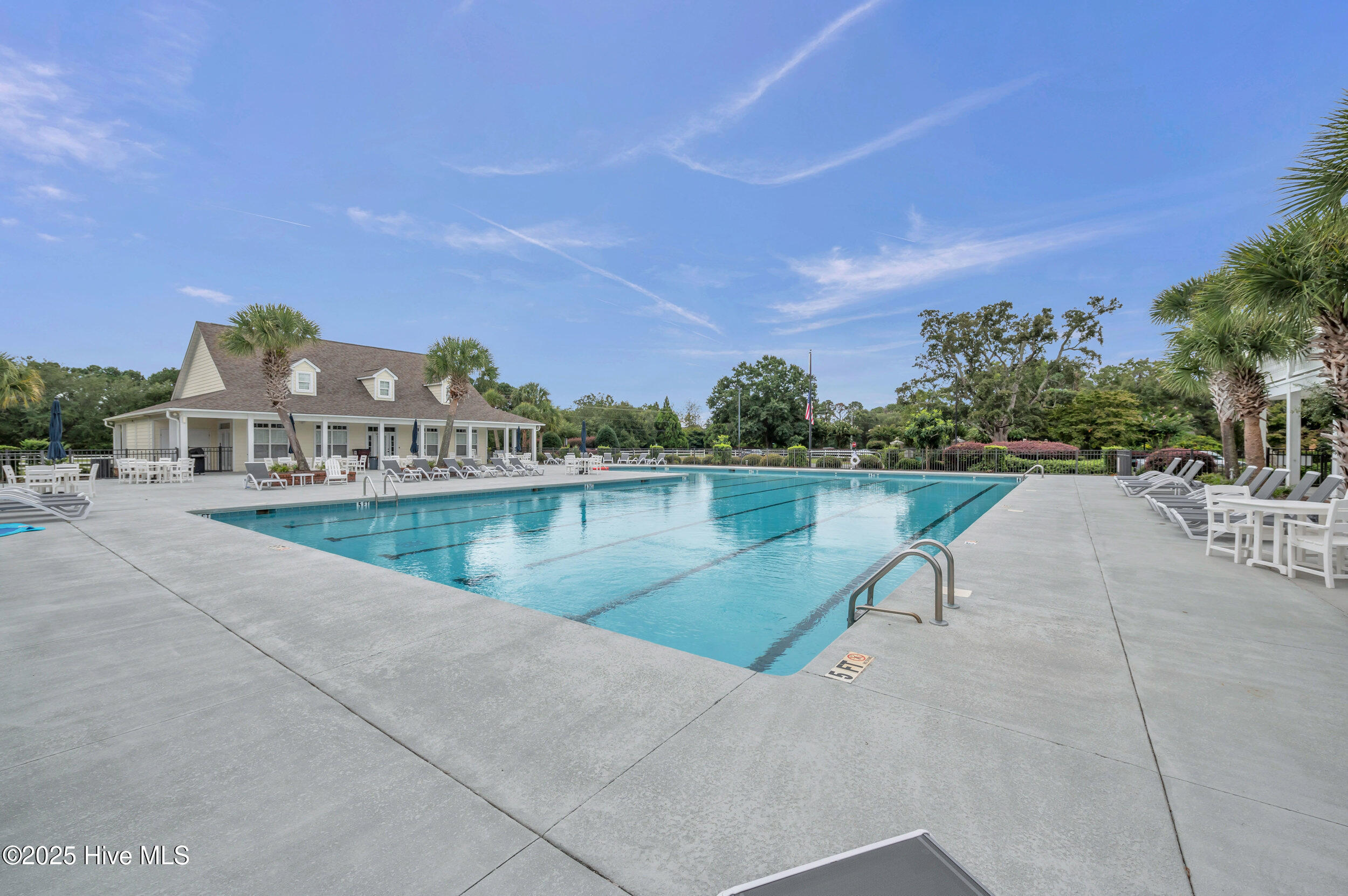 100529848 | Photo 85