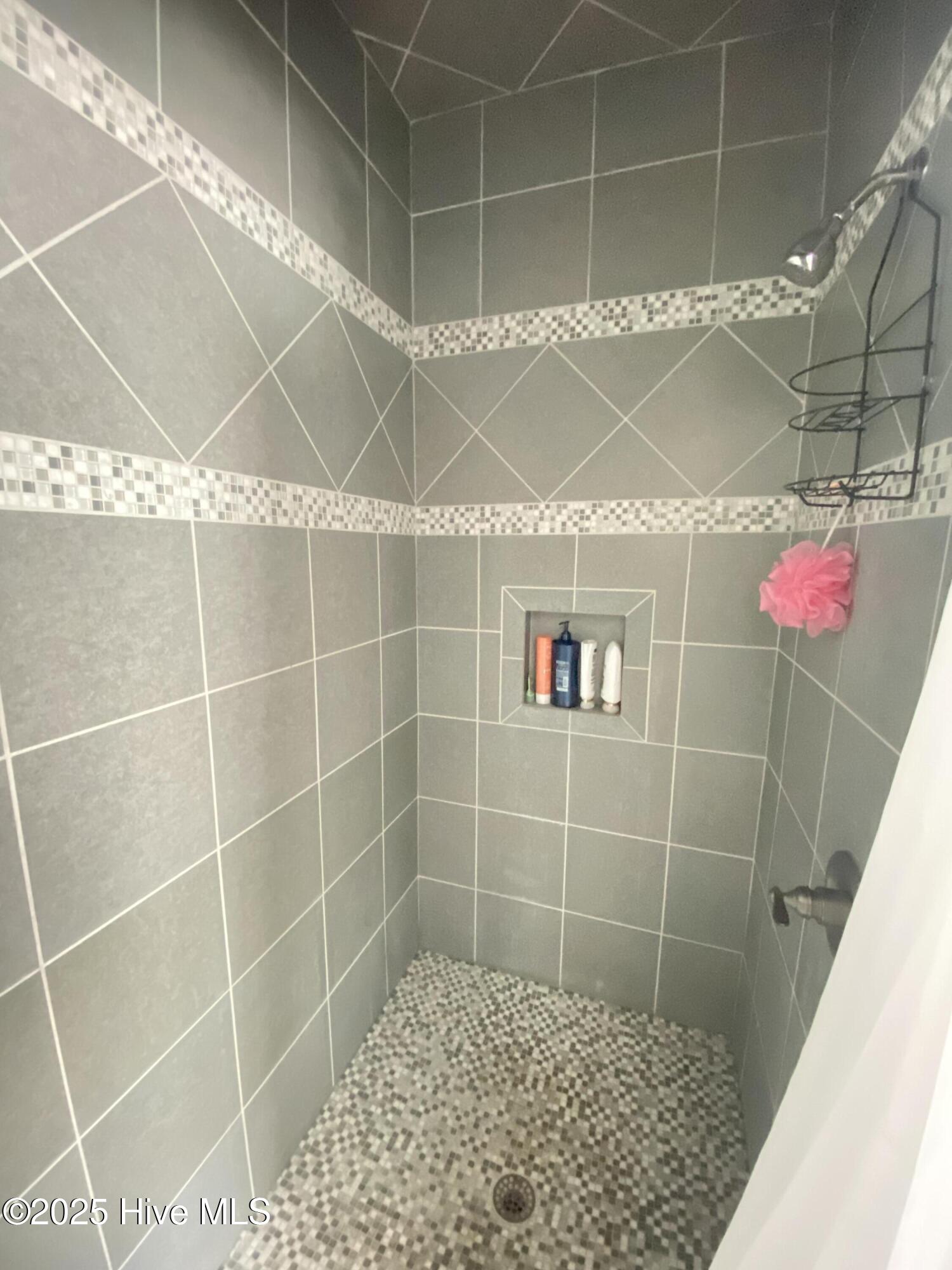 100533868 | Photo 27