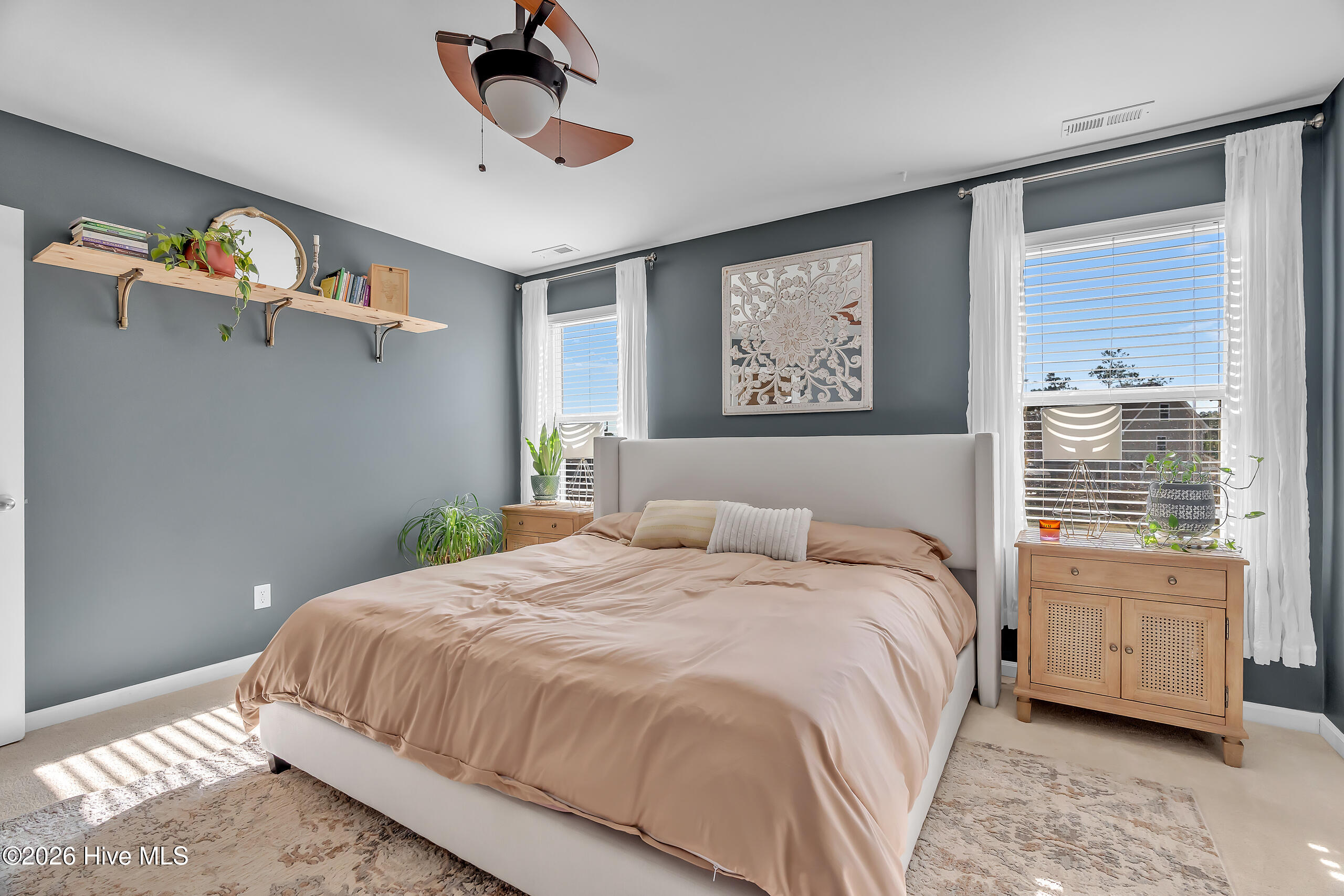 100566943 | Photo 27