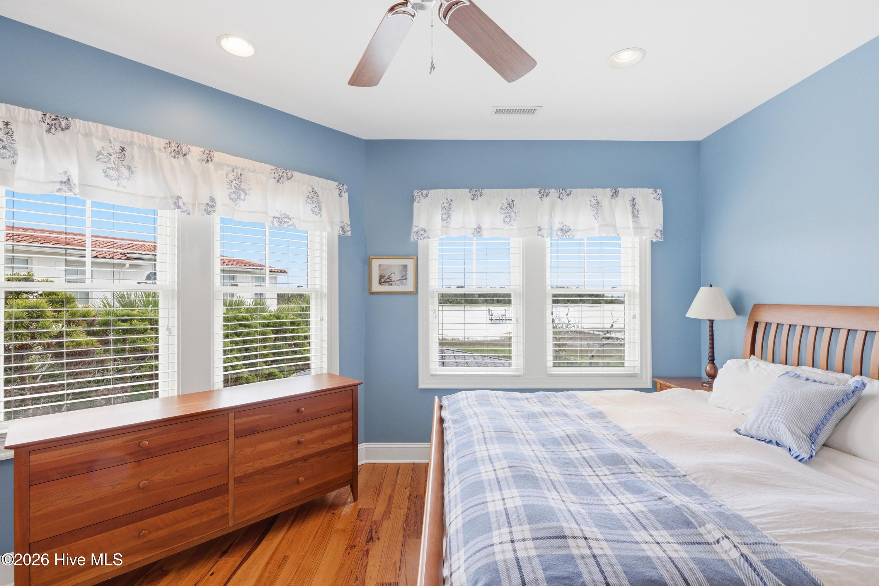 100564058 | Photo 35