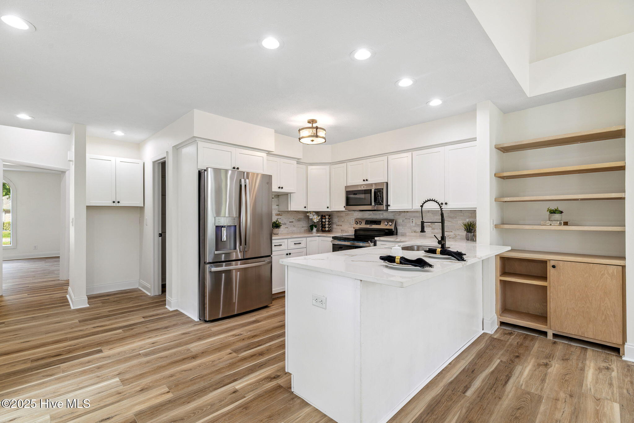 100517778 | Photo 17