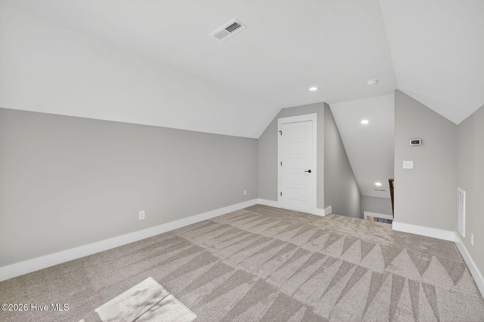 100560917 | Photo 34