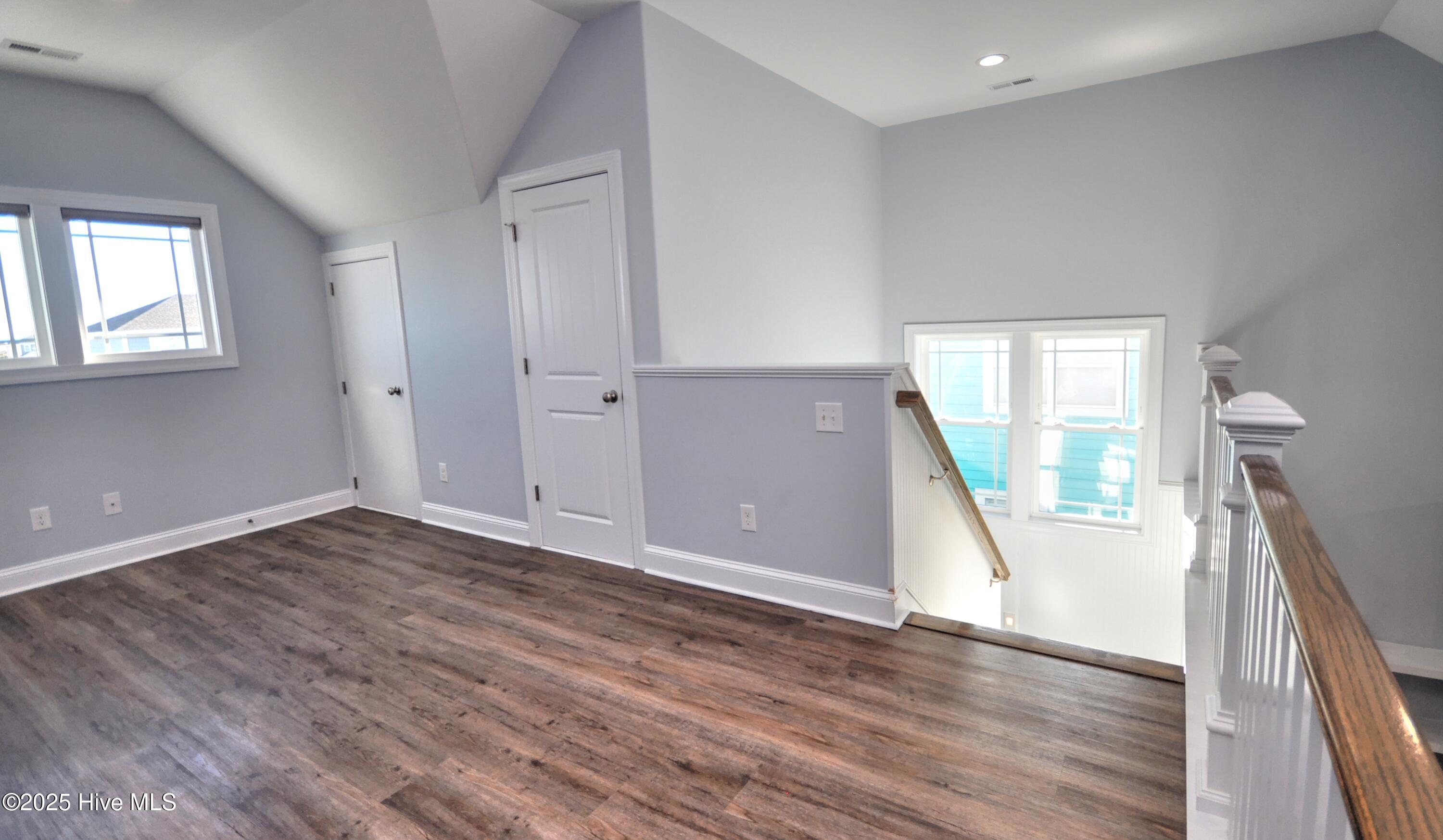 100546386 | Photo 29