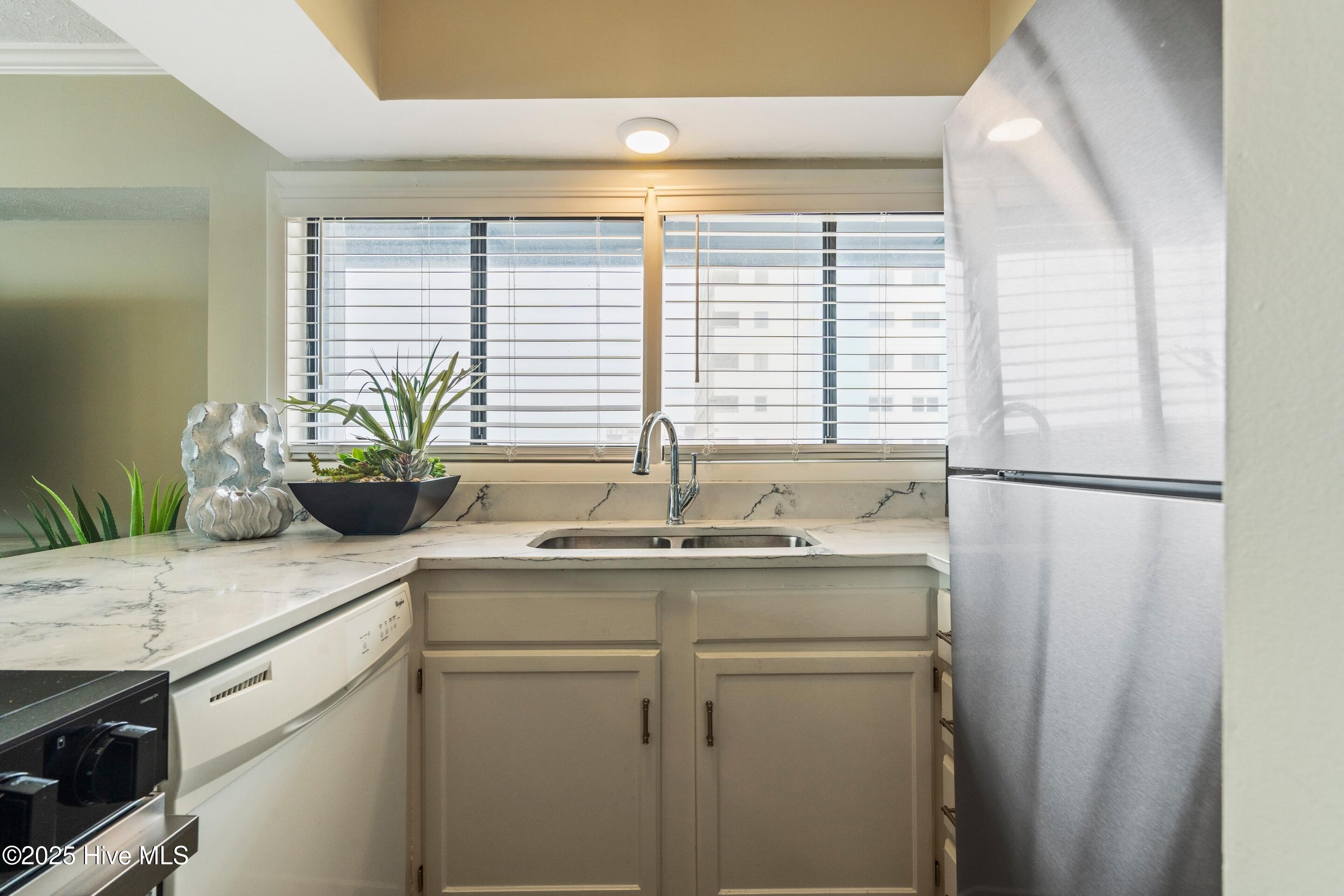 100536281 | Photo 14