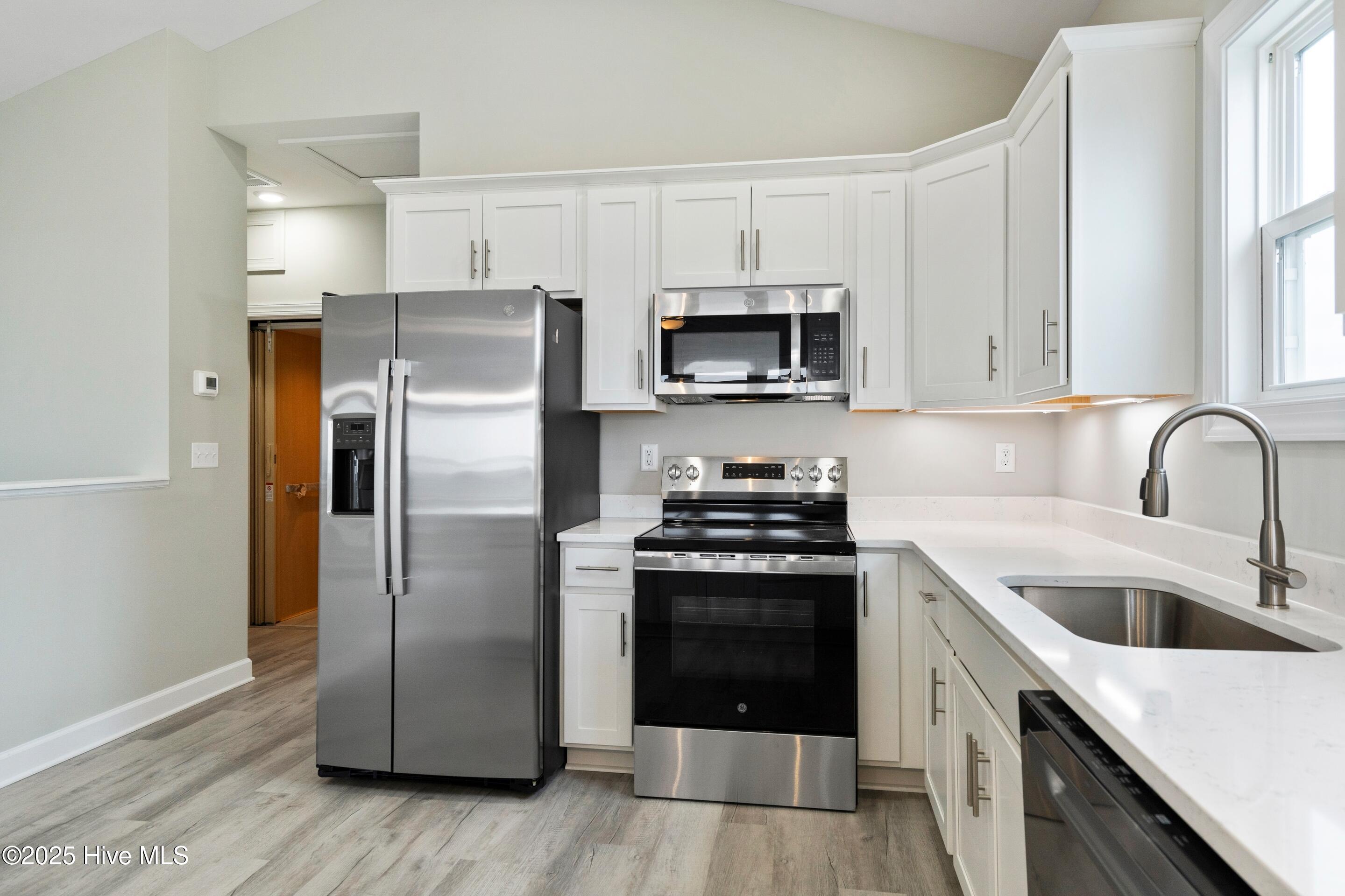 100525905 | Photo 36