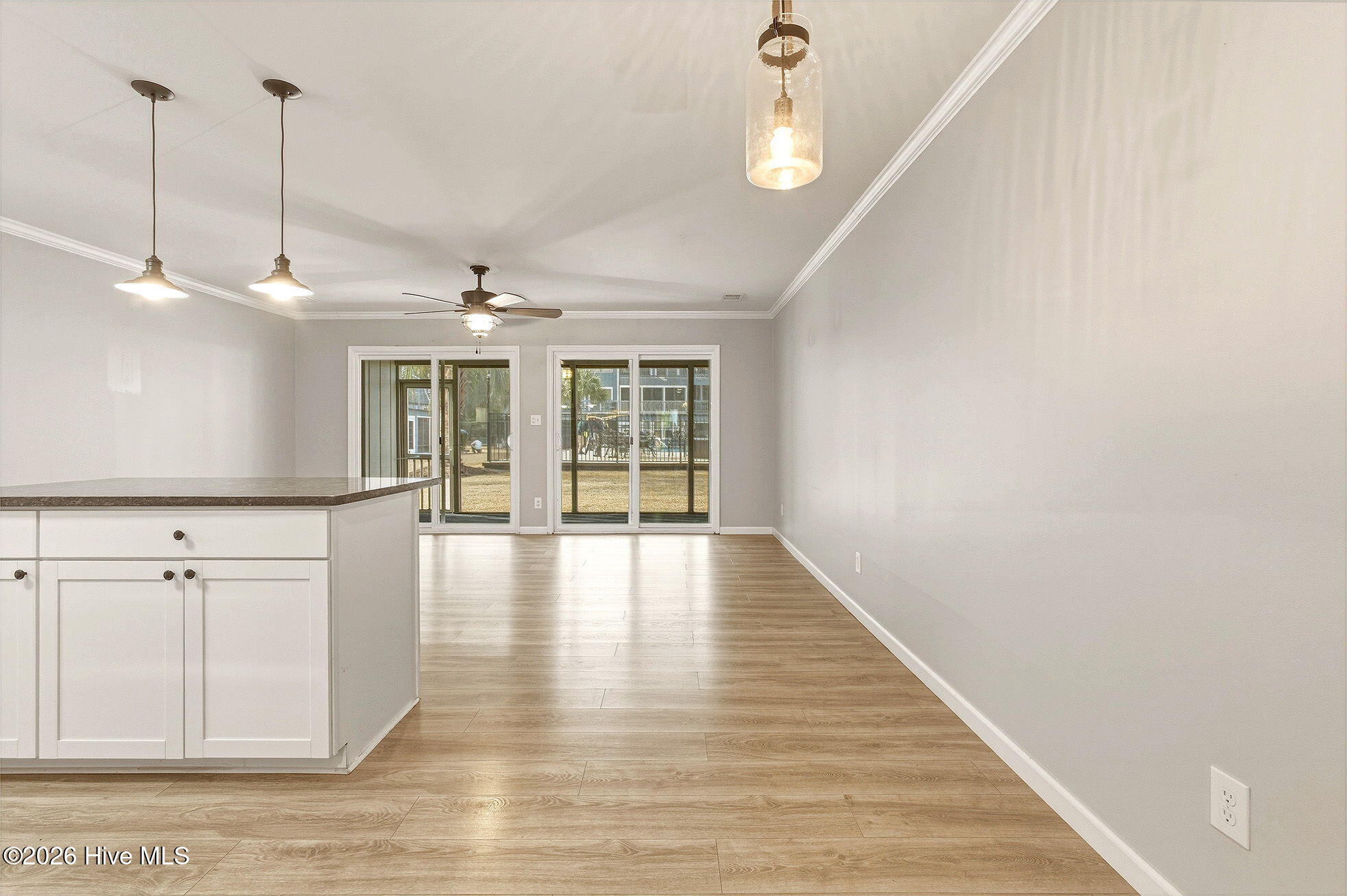 100557080 | Photo 11