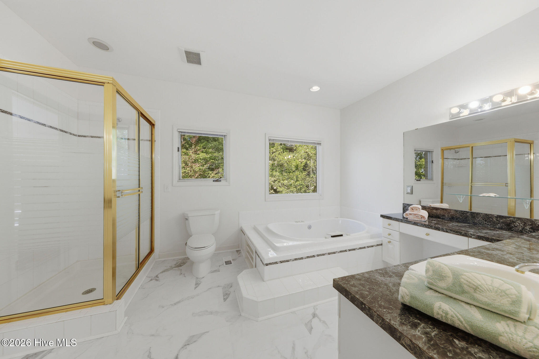 100570378 | Photo 32