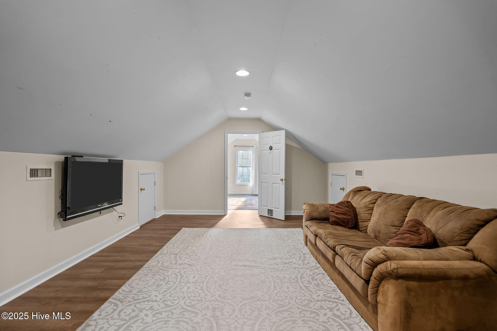 100536417 | Photo 30