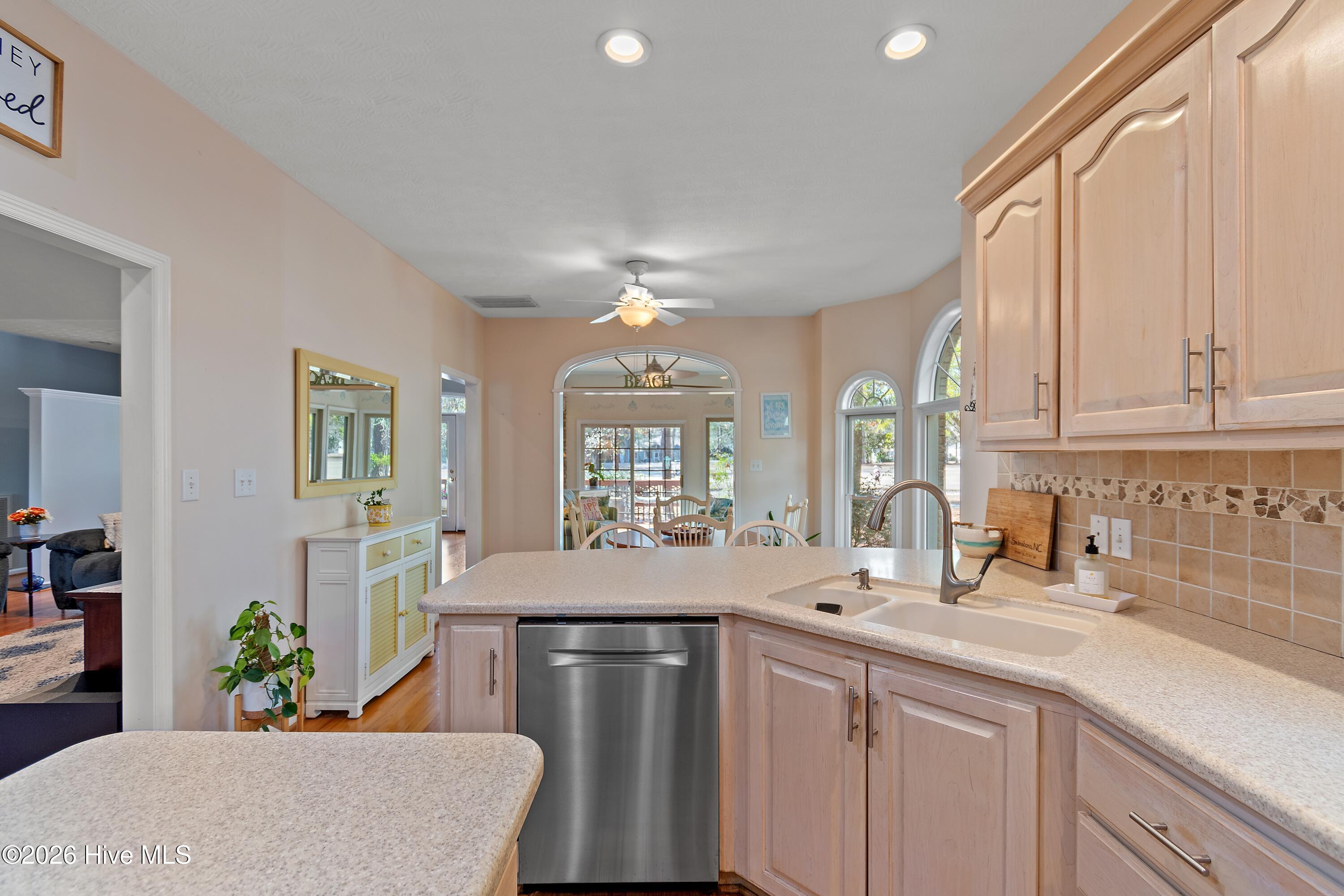 100558651 | Photo 21