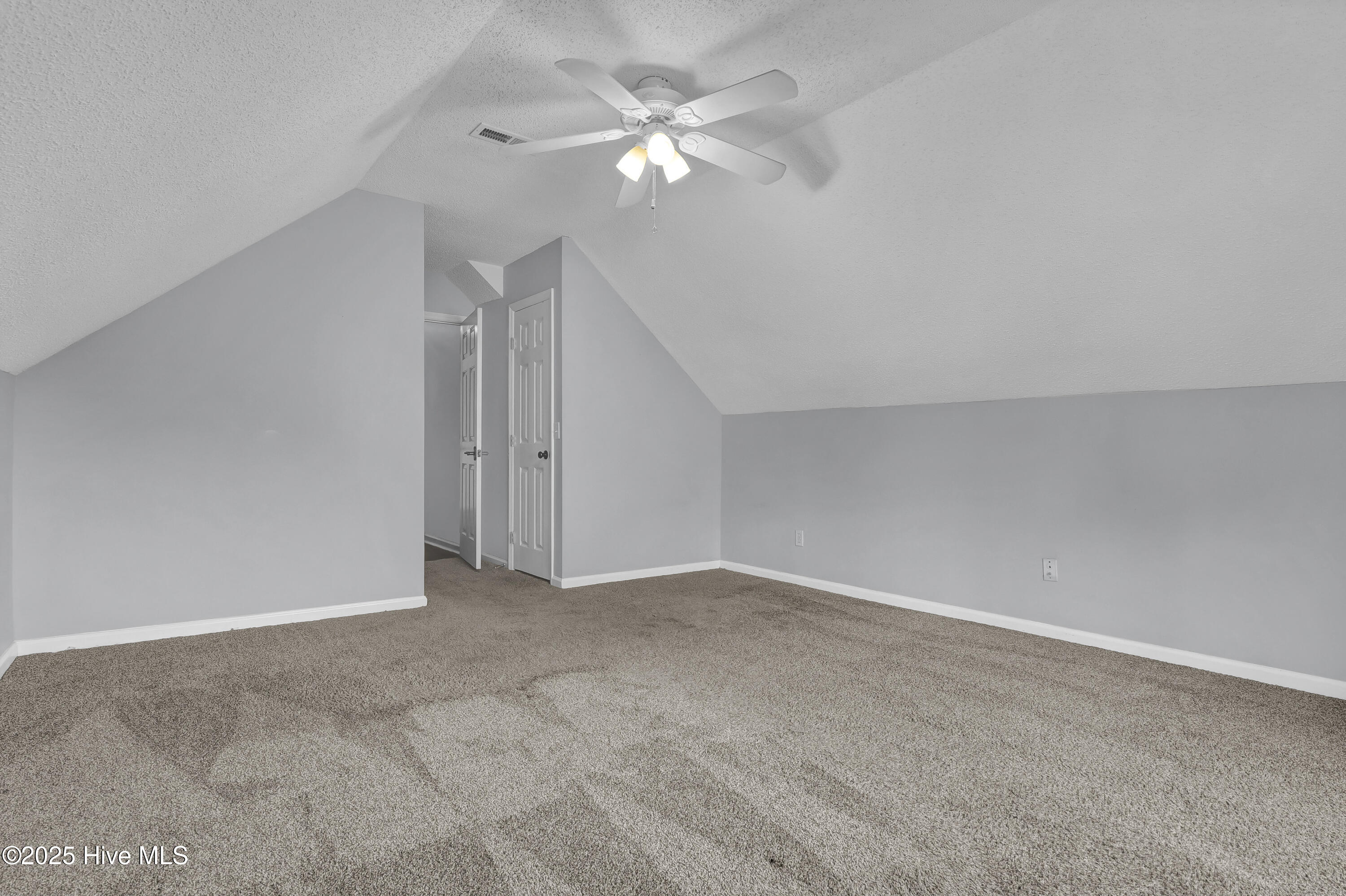 100544266 | Photo 44