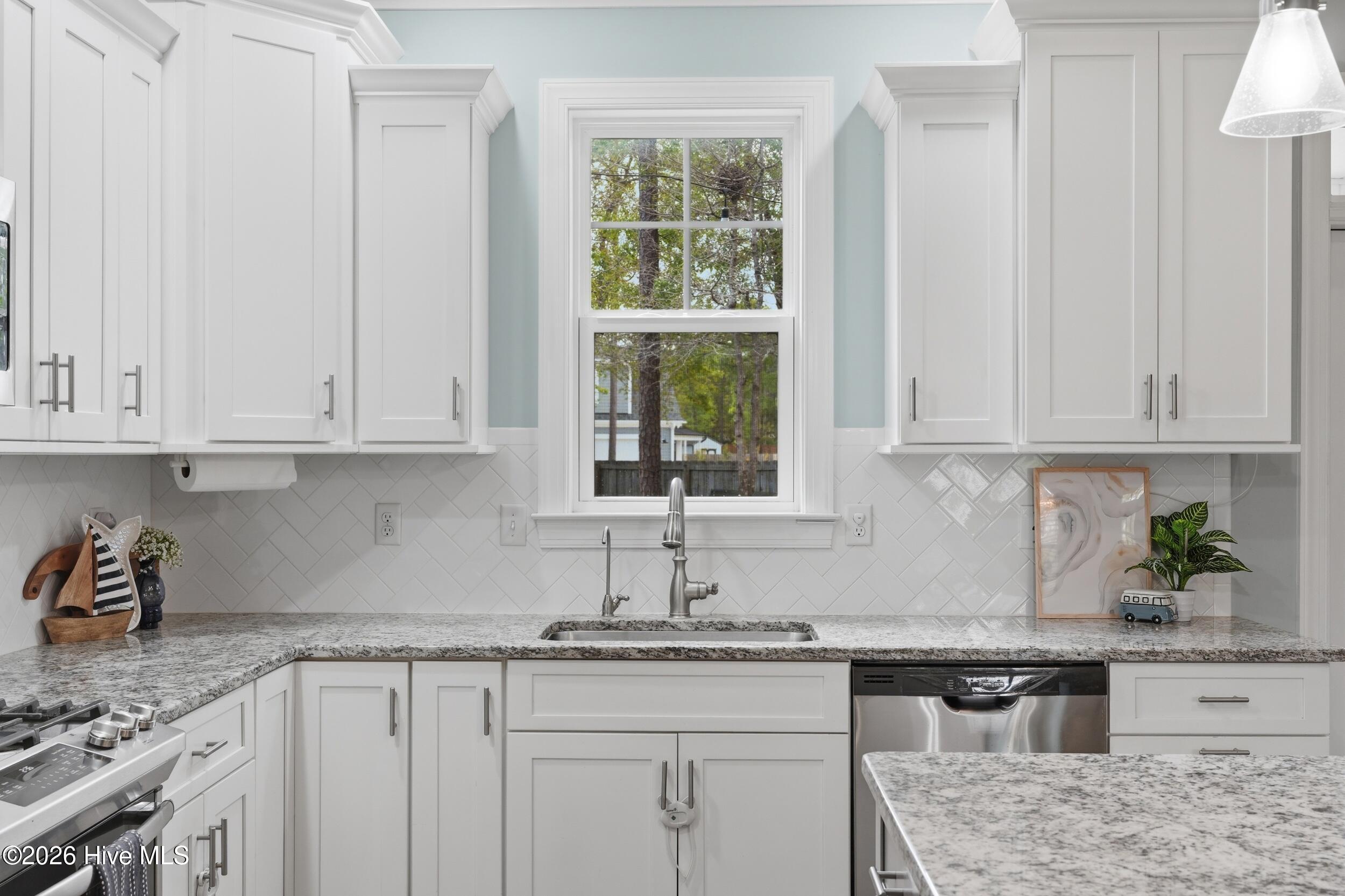 100565388 | Photo 21