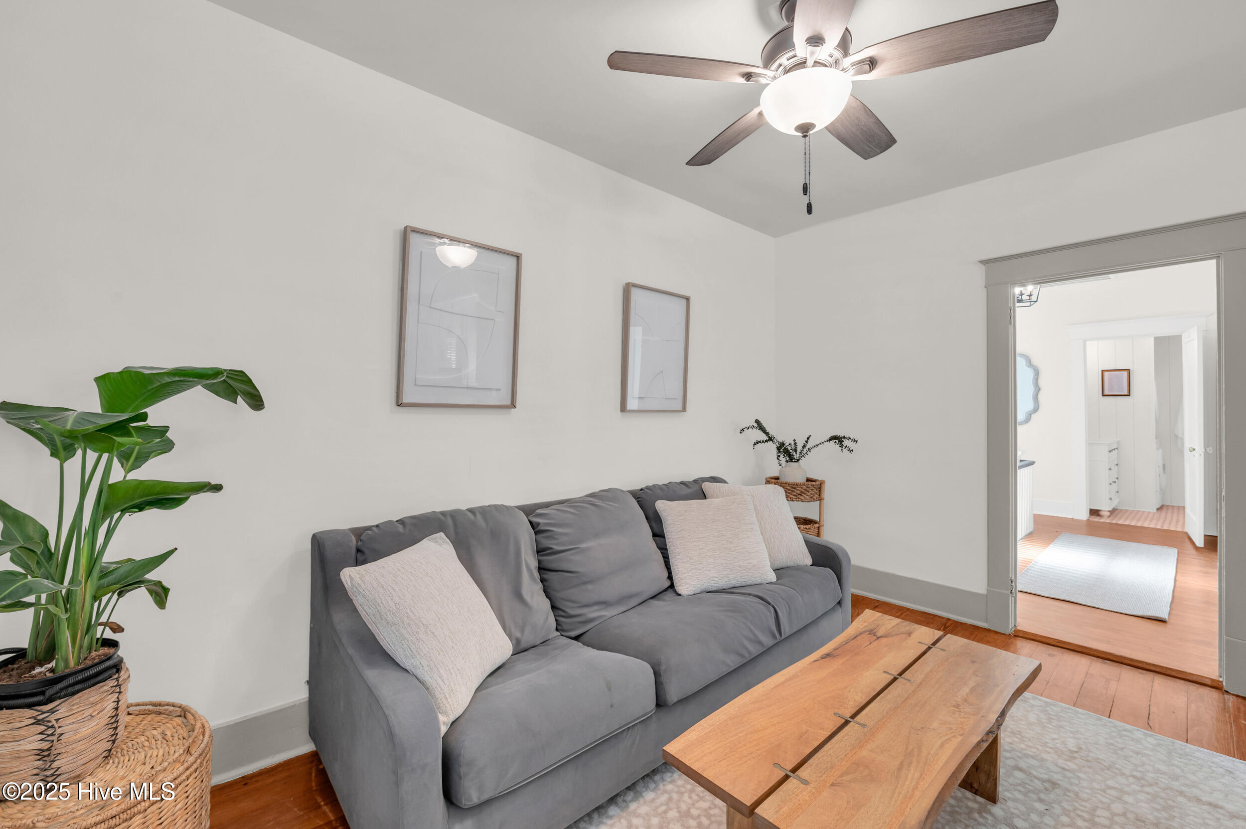 100542379 | Photo 46