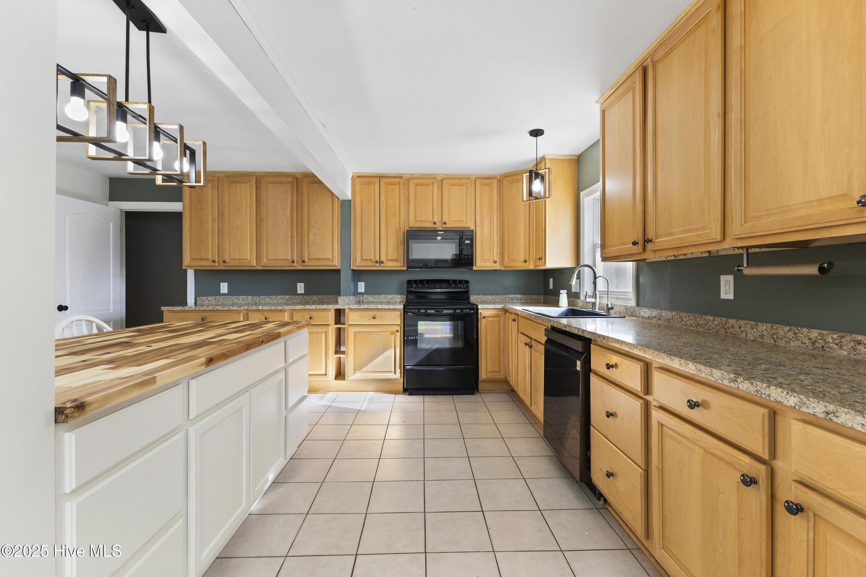 100484039 | Photo 14