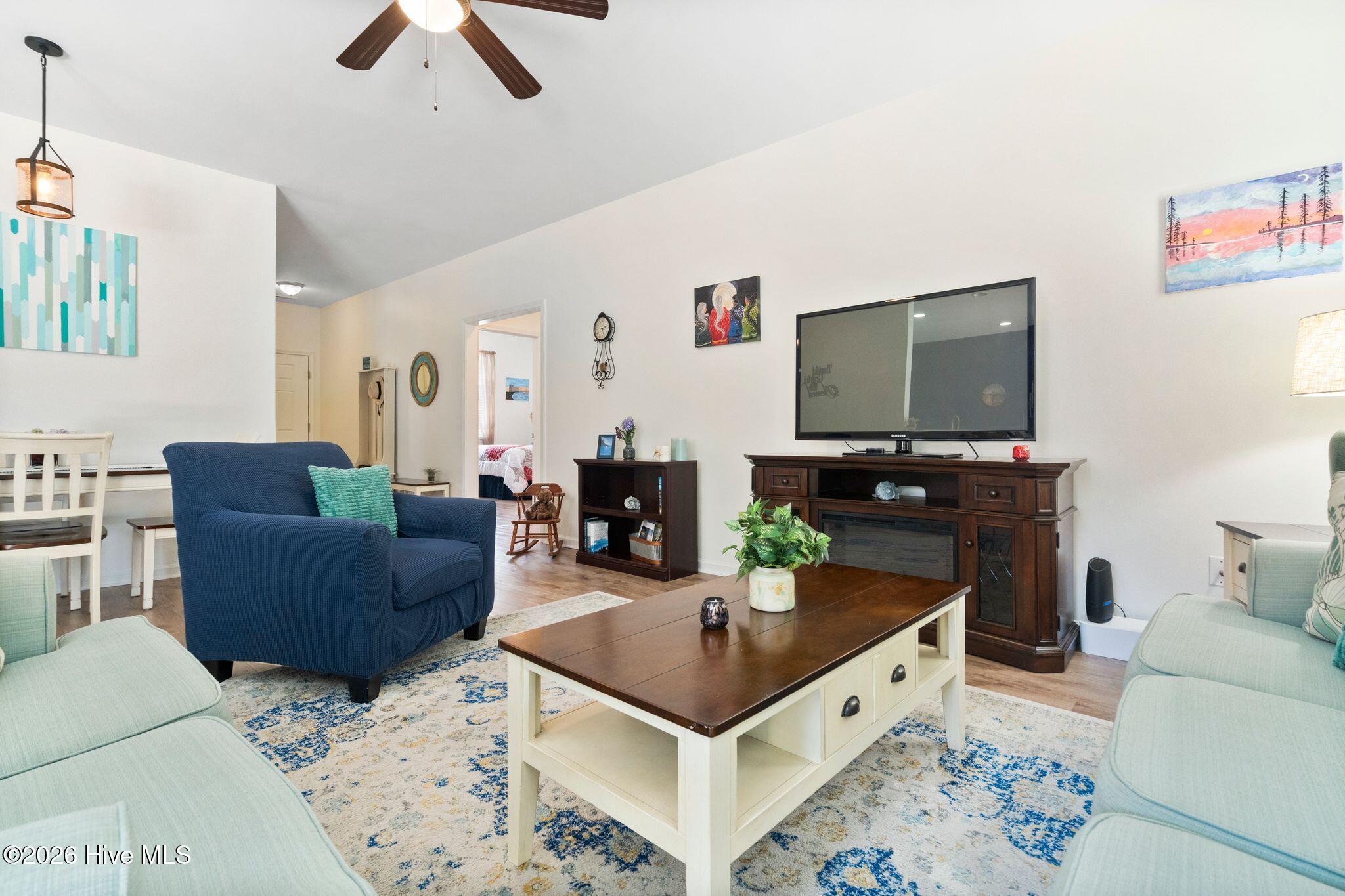 100570513 | Photo 11