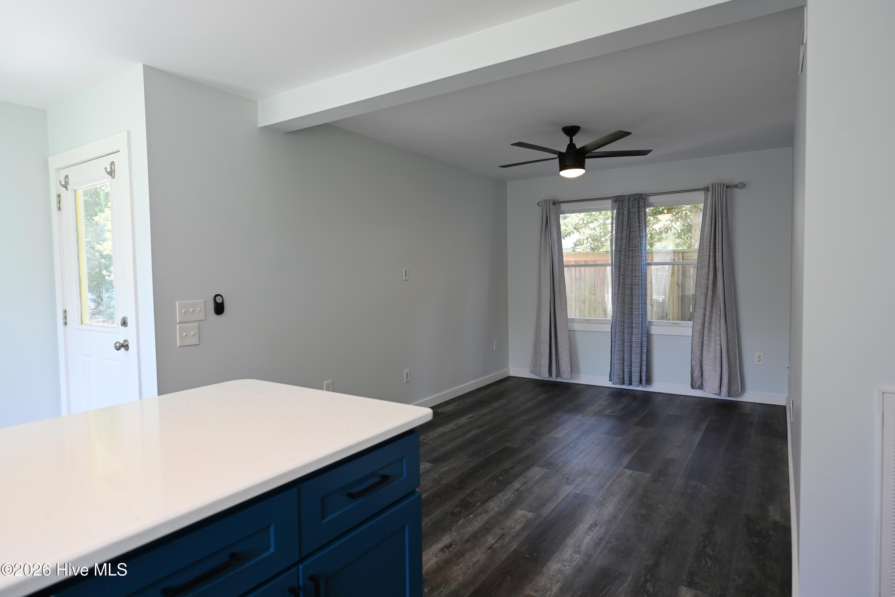 100570662 | Photo 41