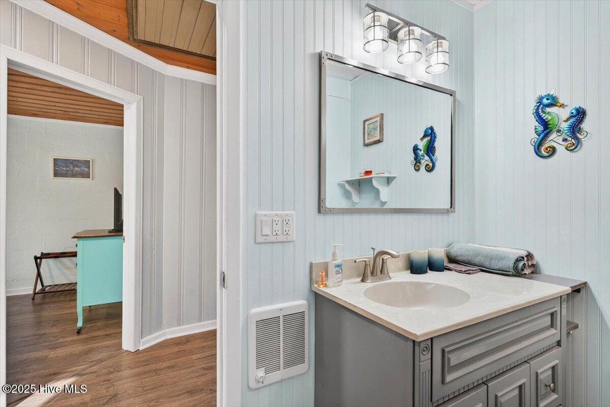 100547366 | Photo 33