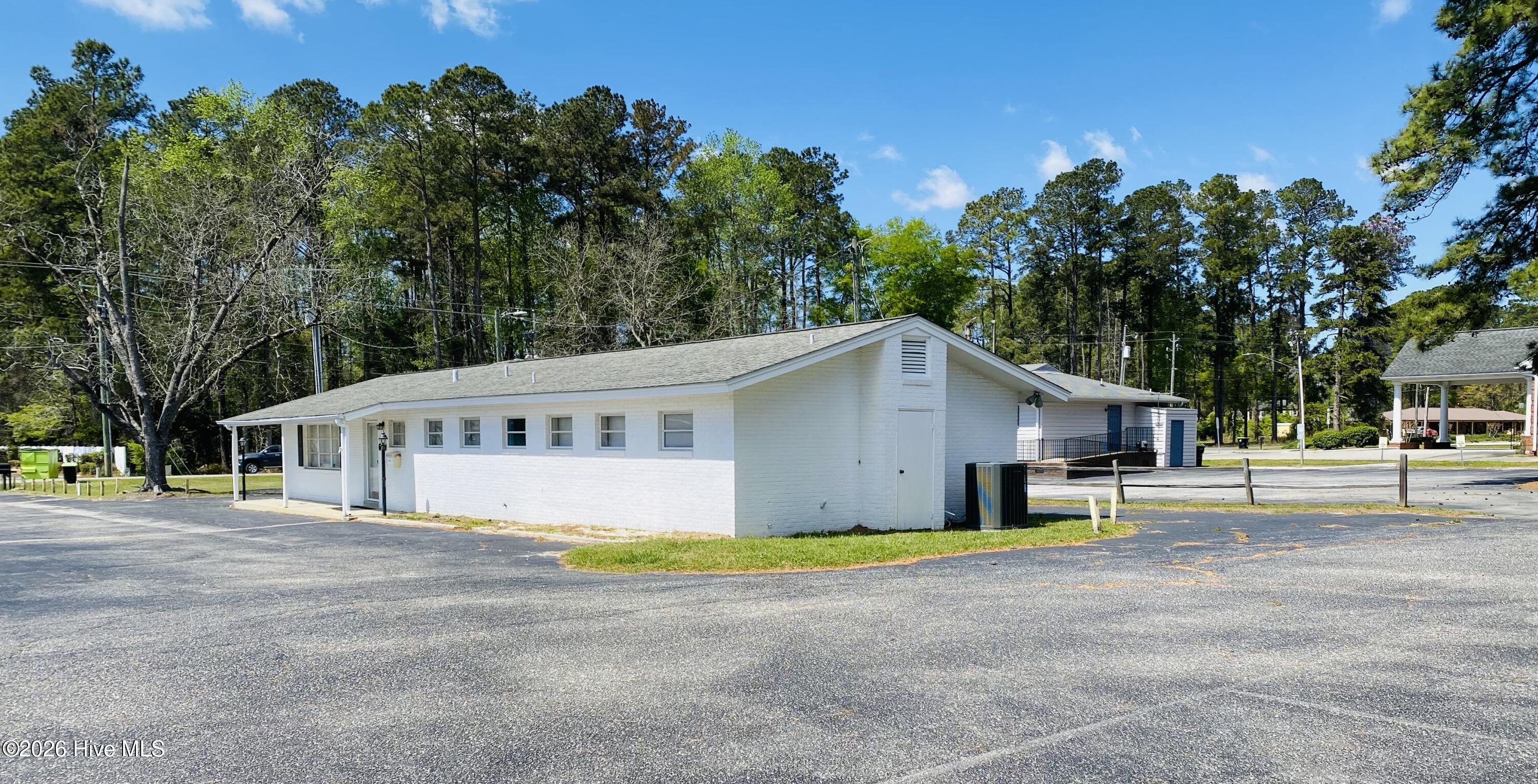 100563684 | Photo 11