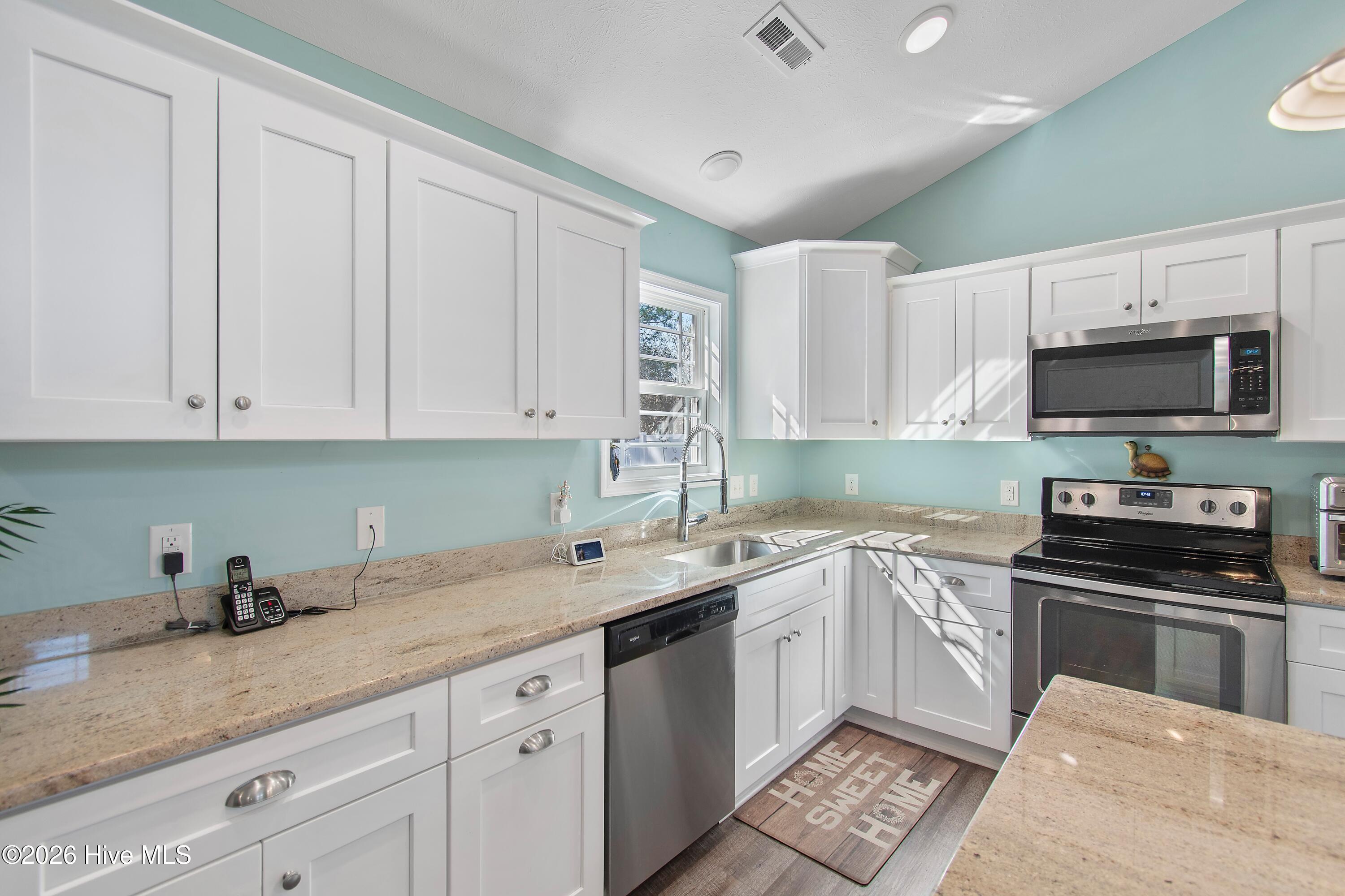 100556546 | Photo 10