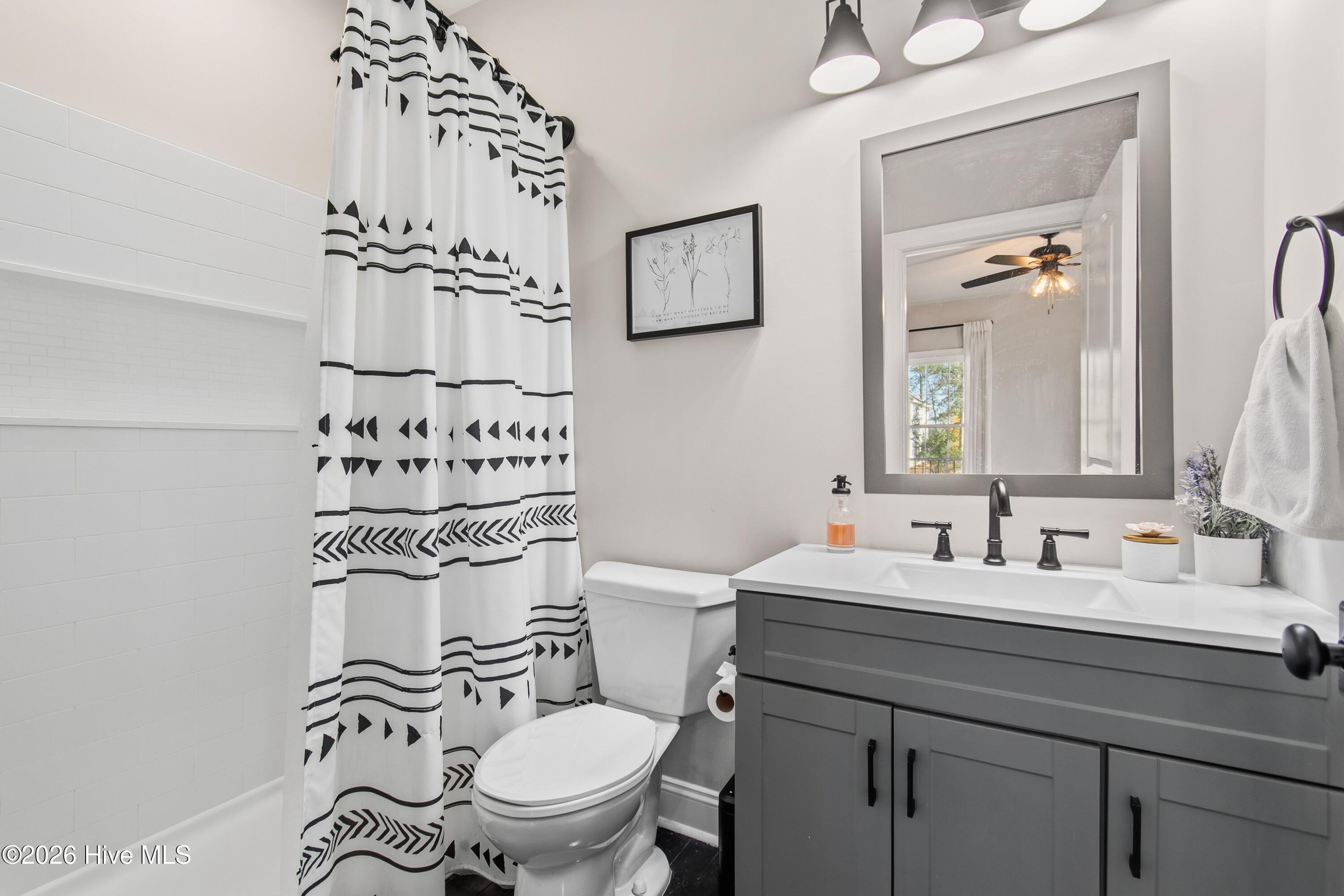 100550305 | Photo 26