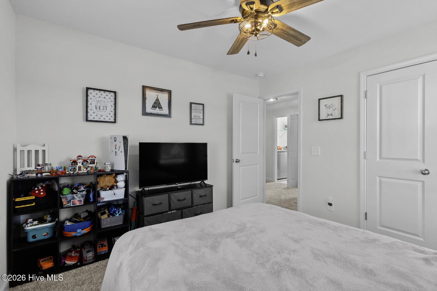 100549890 | Photo 23