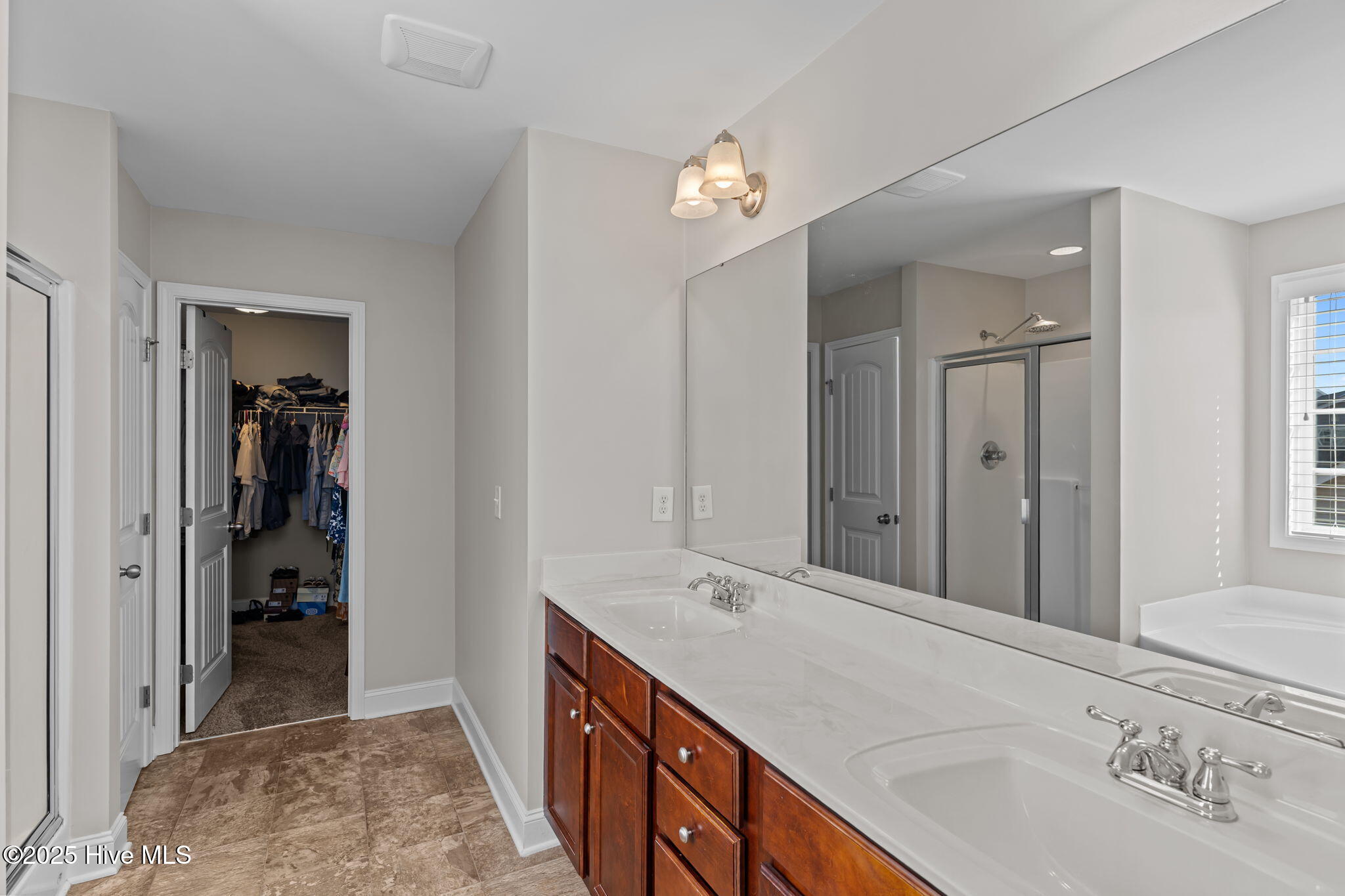 100537762 | Photo 29