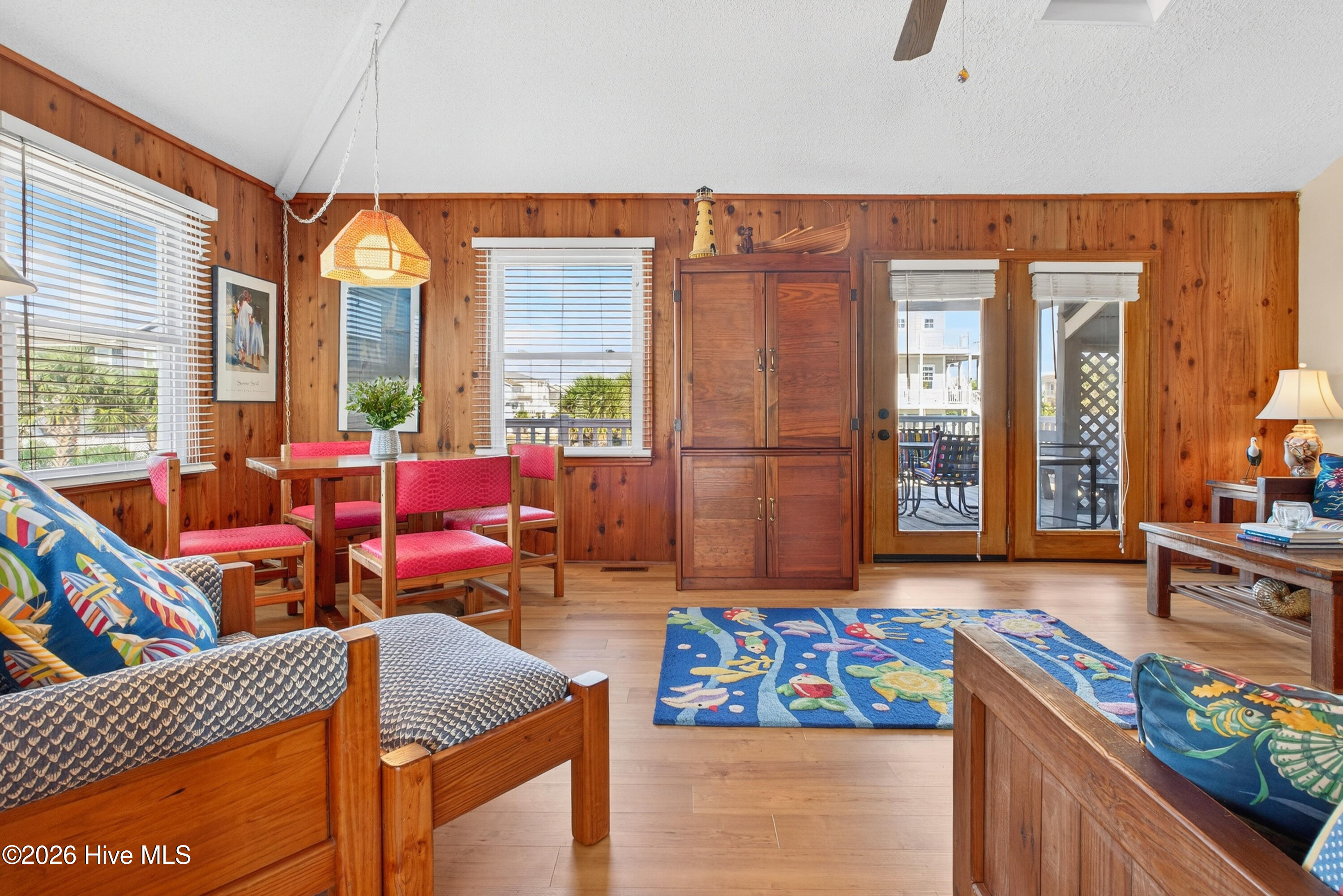 100558876 | Photo 13