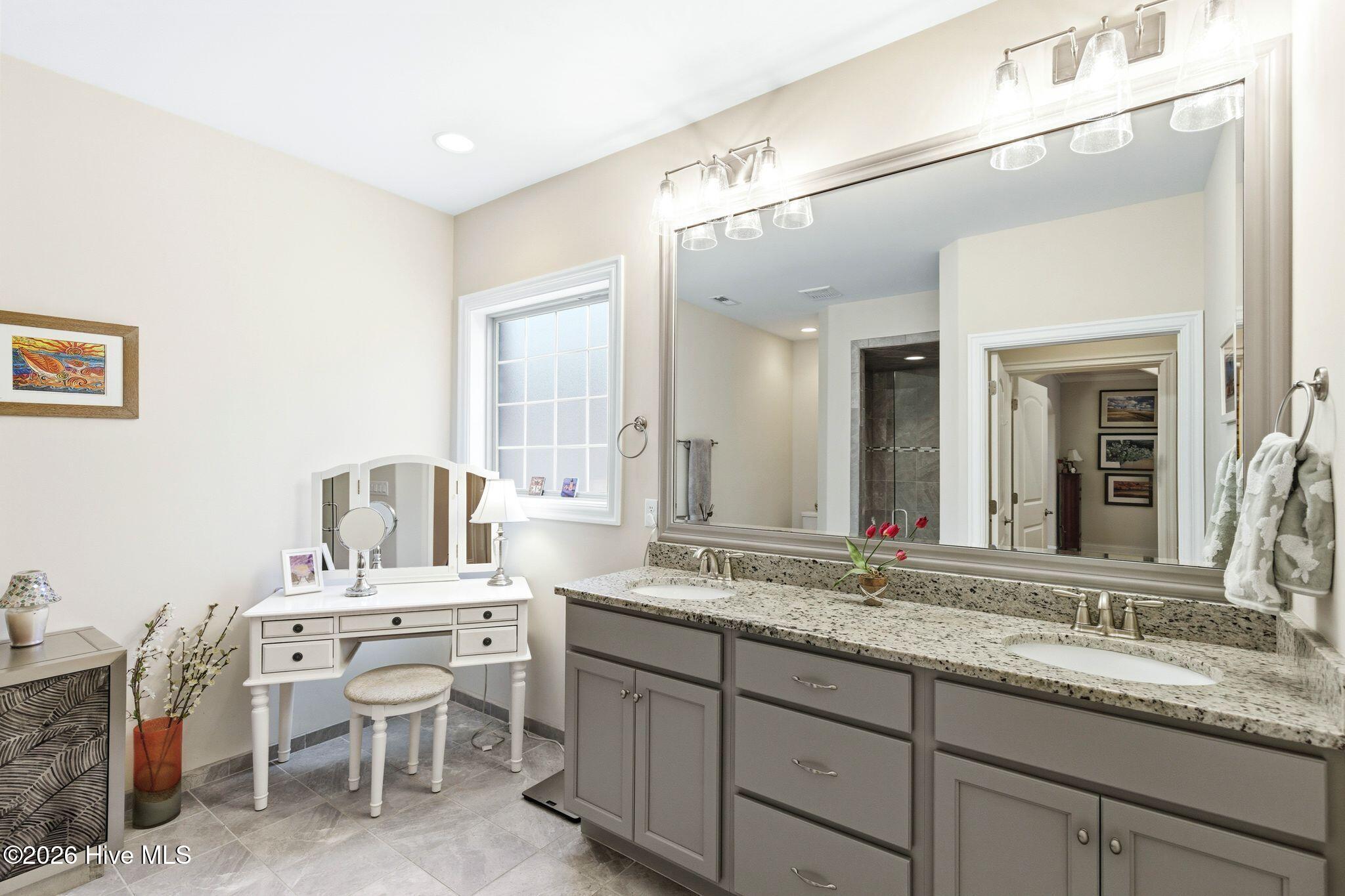 100564564 | Photo 19