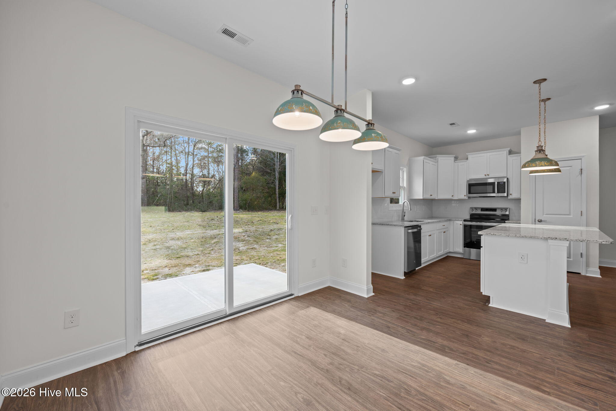 100528605 | Photo 17