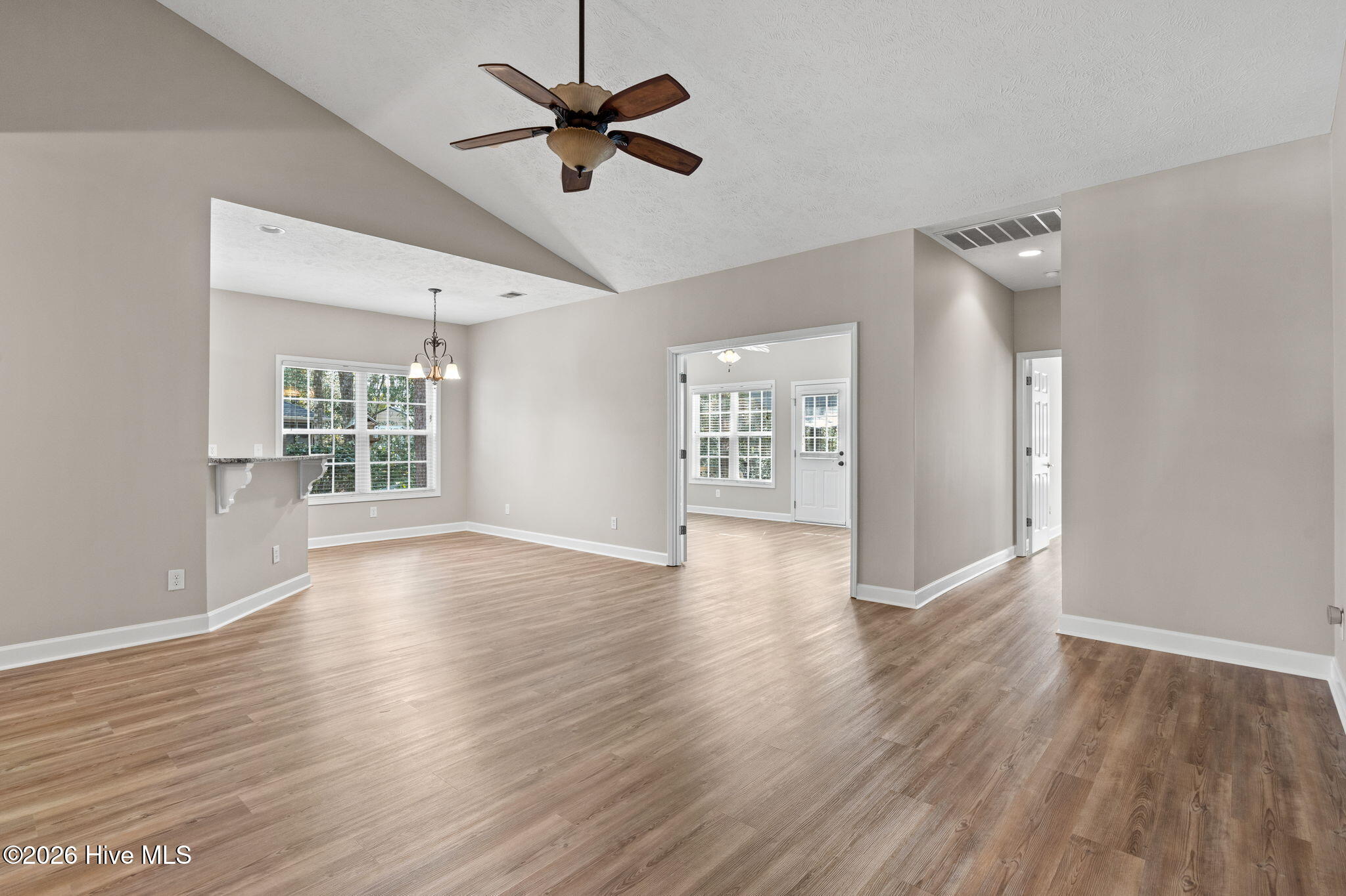 100559407 | Photo 10