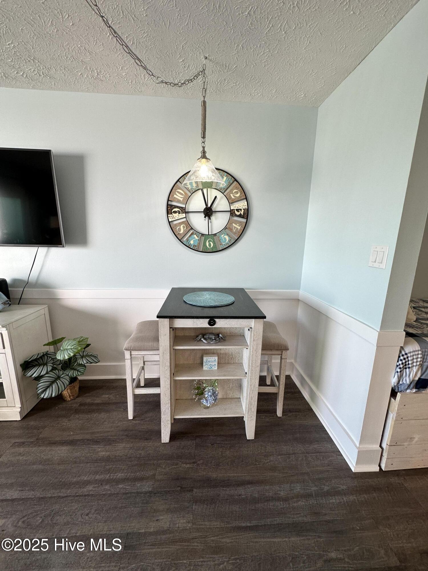 100545930 | Photo 26