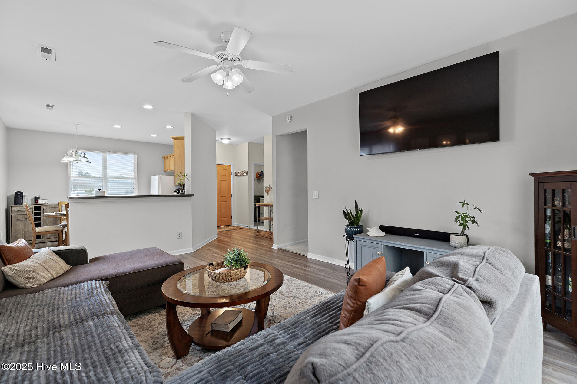 100546860 | Photo 11