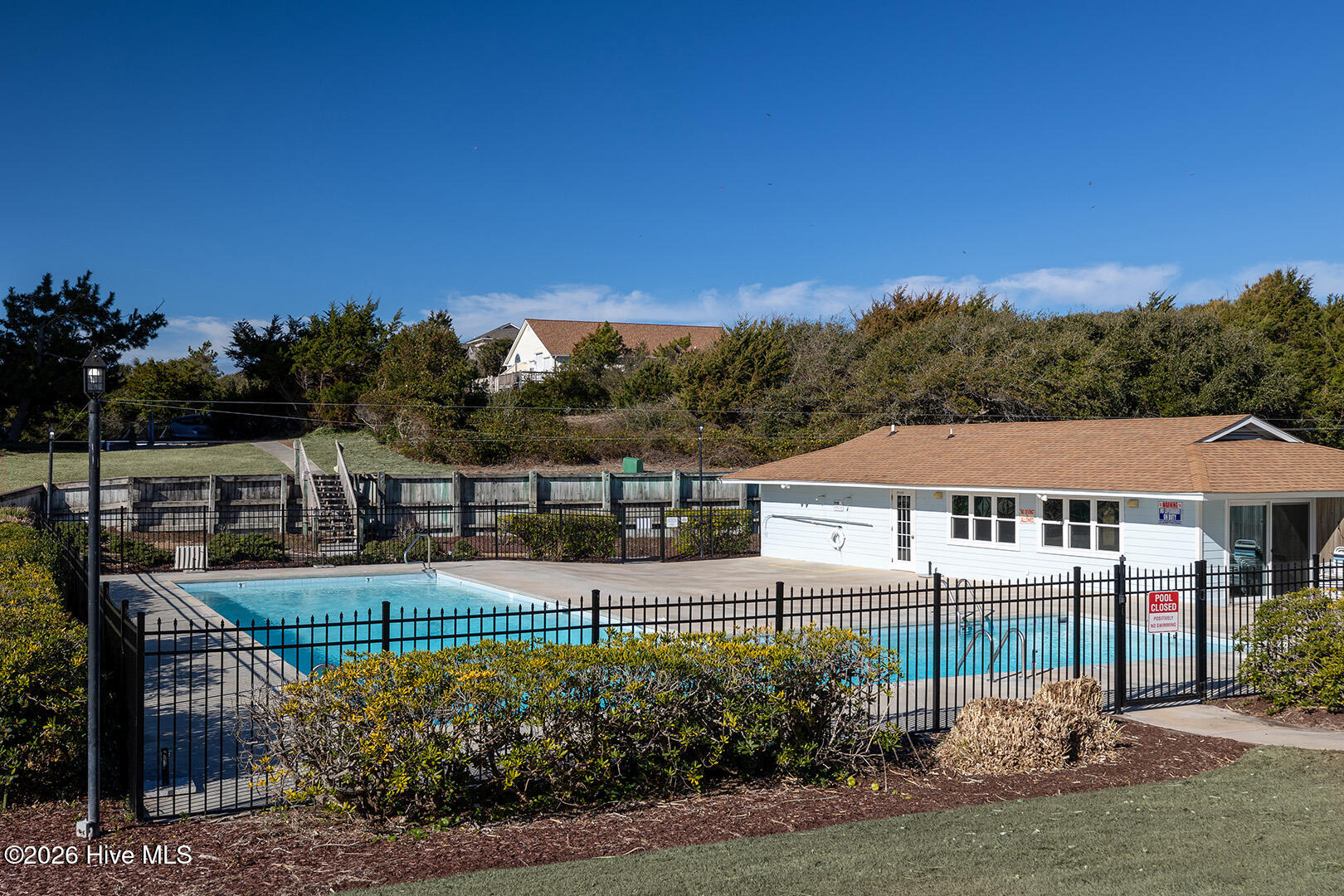 100562169 | Photo 23